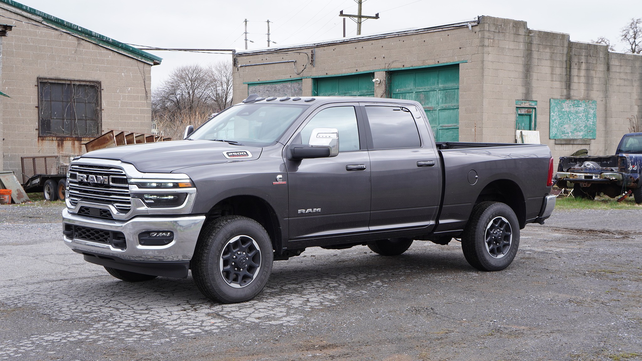 3 Ram Laramie 2500 vs Mercedes Sprinter Update 8