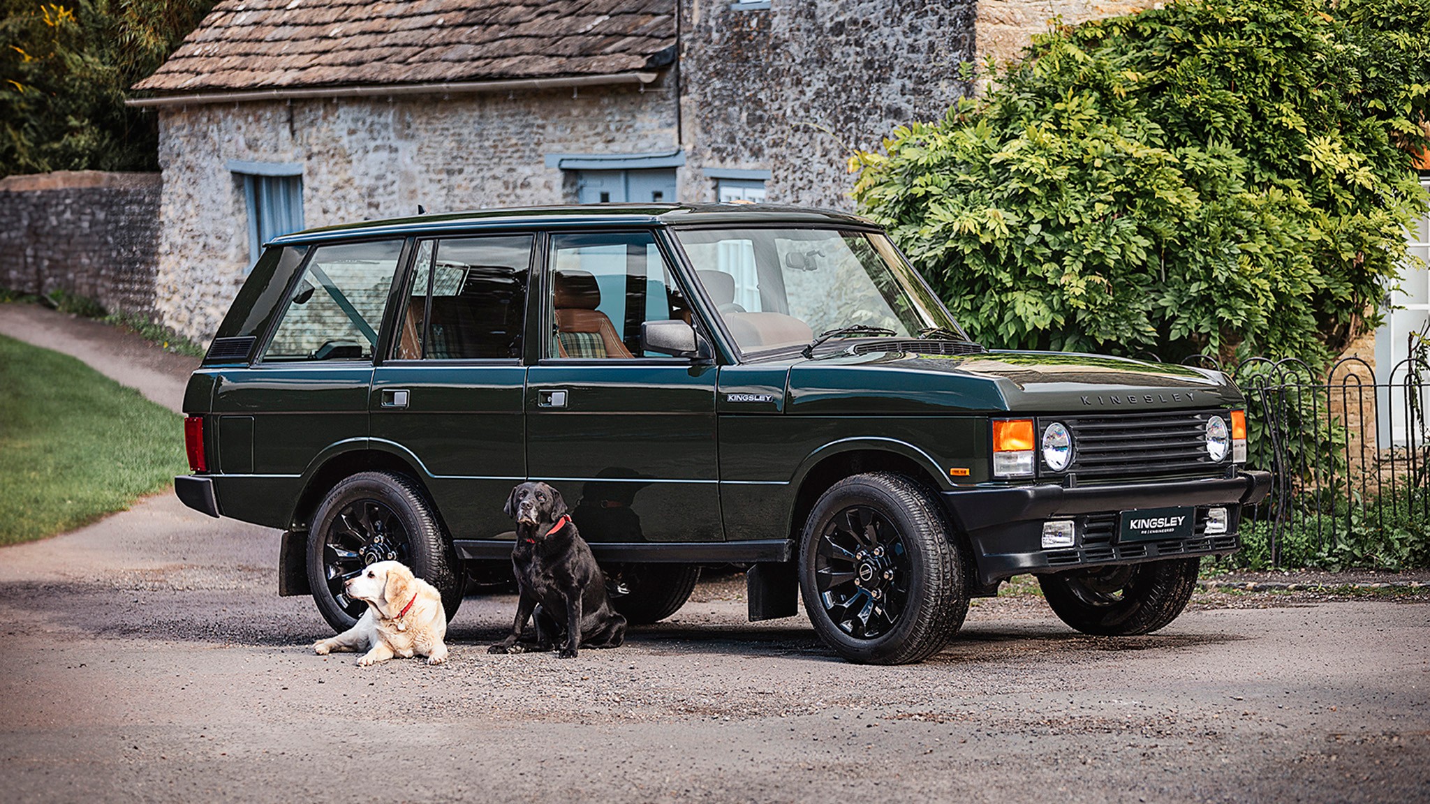 22 Kingsley Range Rover Classic KSR First Drive 3q with dogs