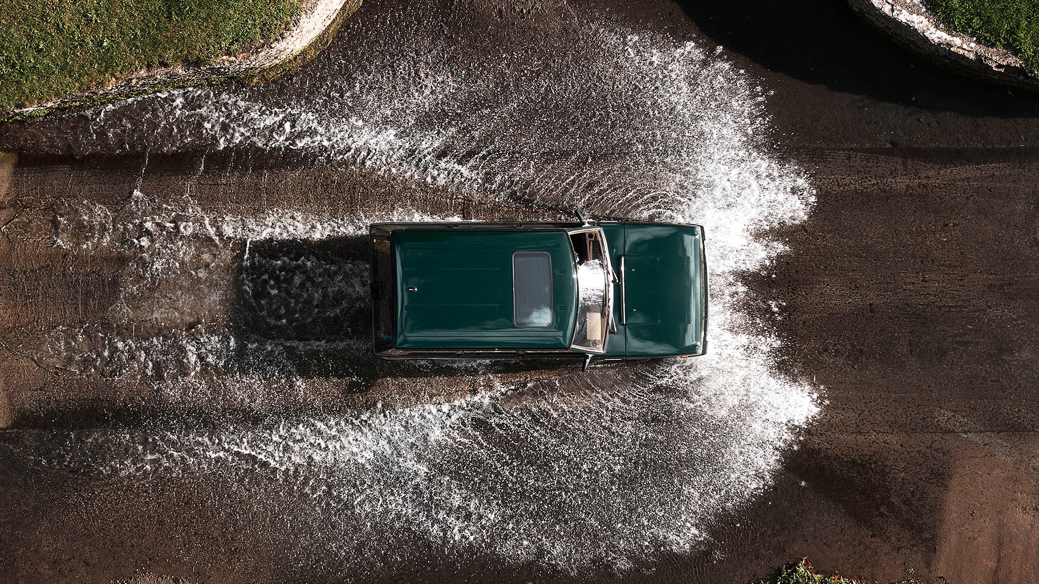 26 Kingsley Range Rover Classic KSR First Drive top shot though ford