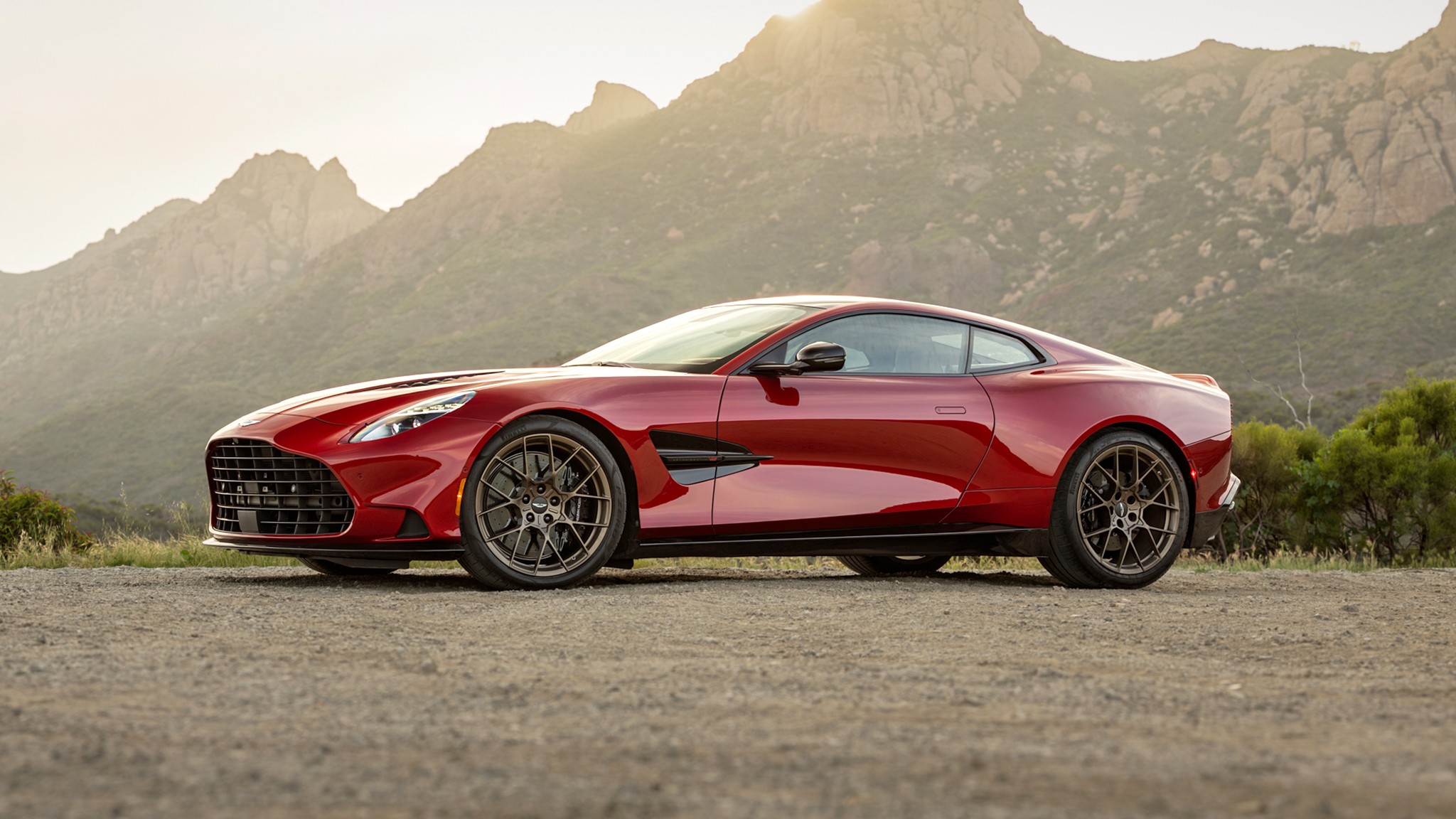 009 2025 Aston Martin Vanquish Front Three Quarter