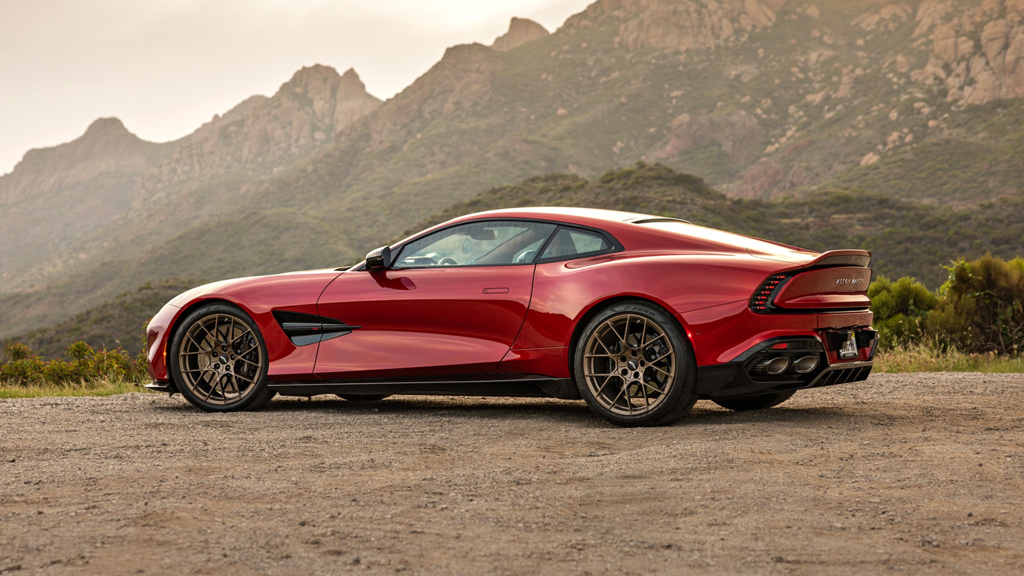 011 2025 Aston Martin Vanquish