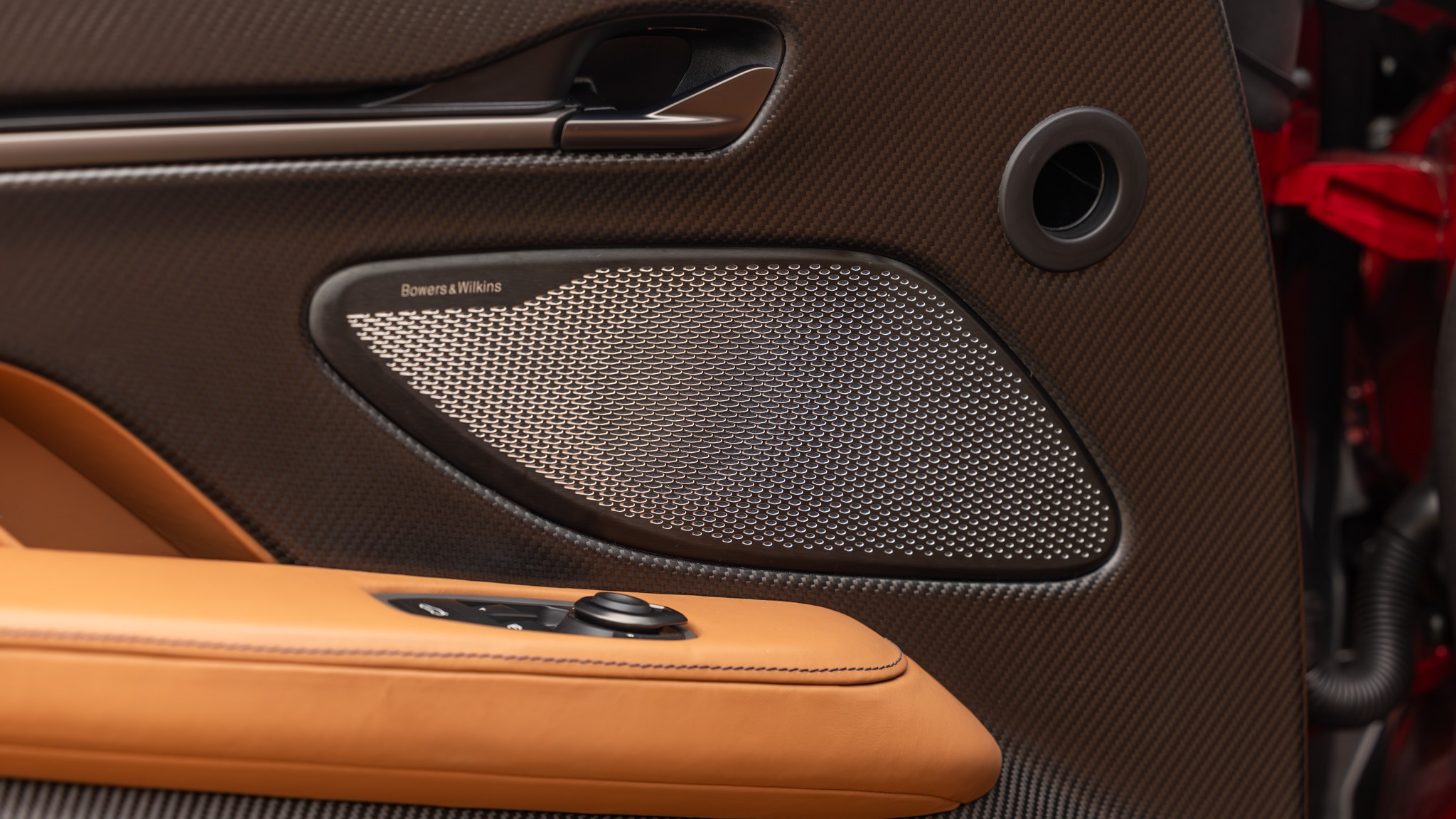 041 2025 Aston Martin Vanquish