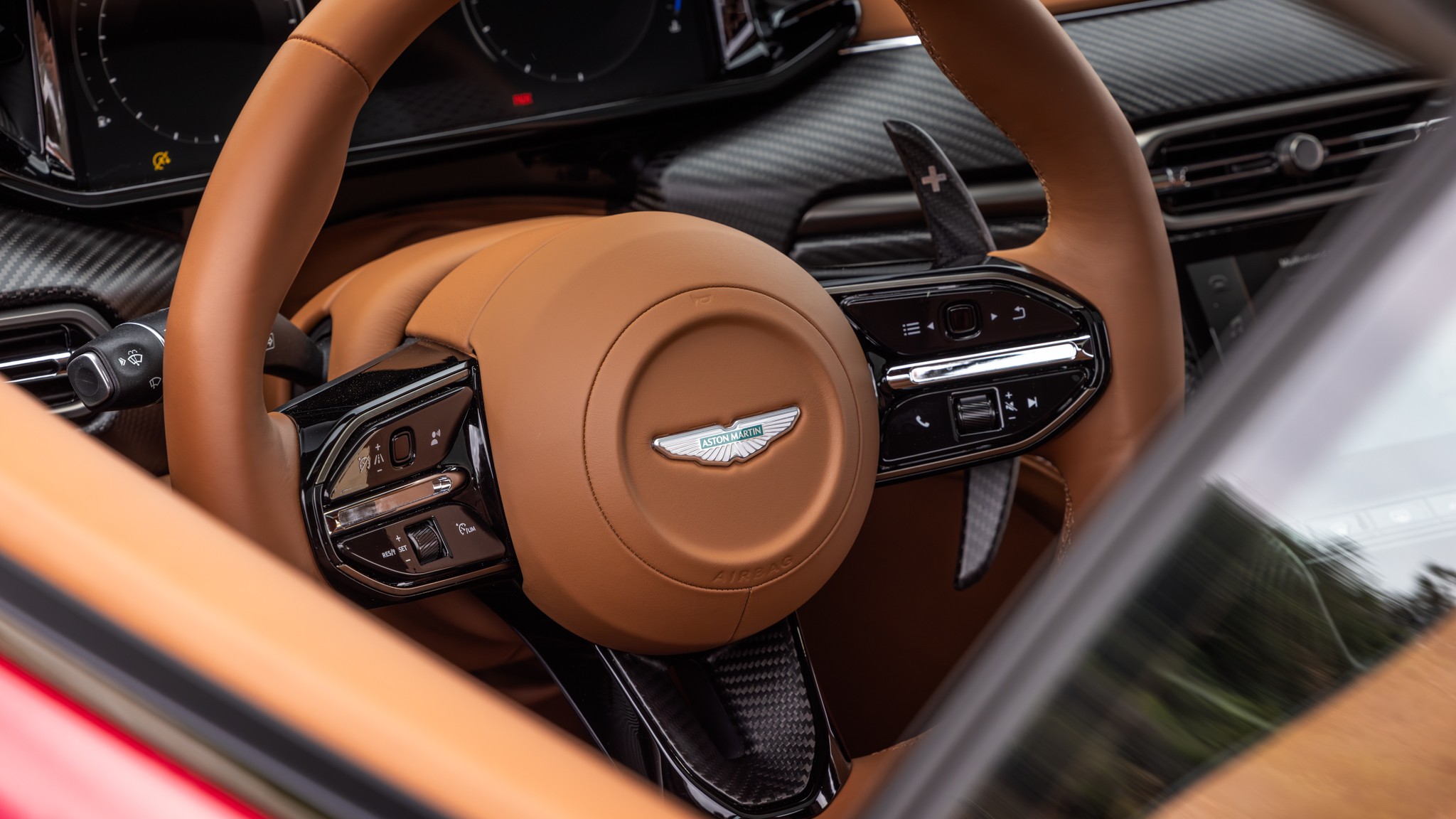 051 2025 Aston Martin Vanquish