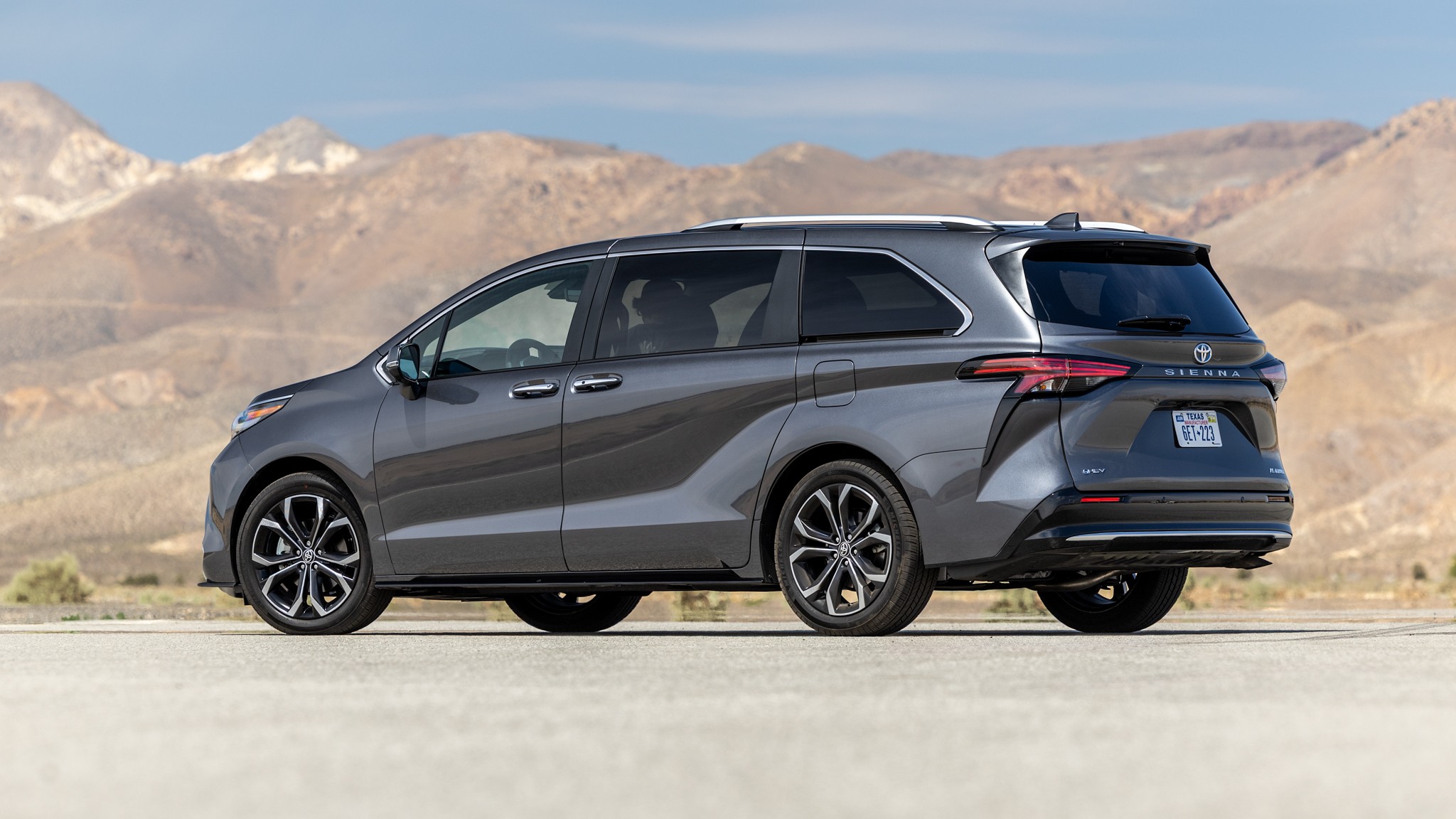 007 2025 Toyota Sienna Platinum