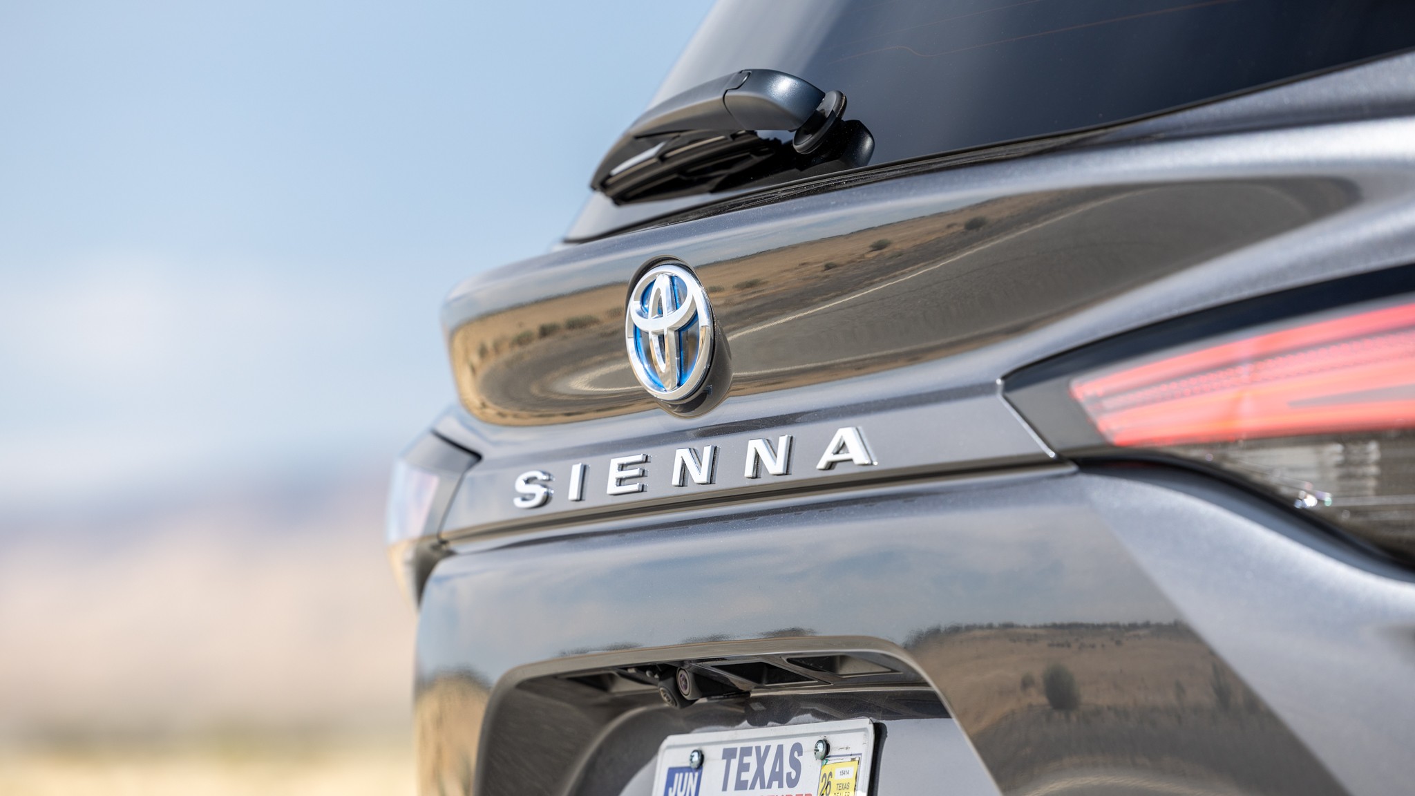 016 2025 Toyota Sienna Platinum