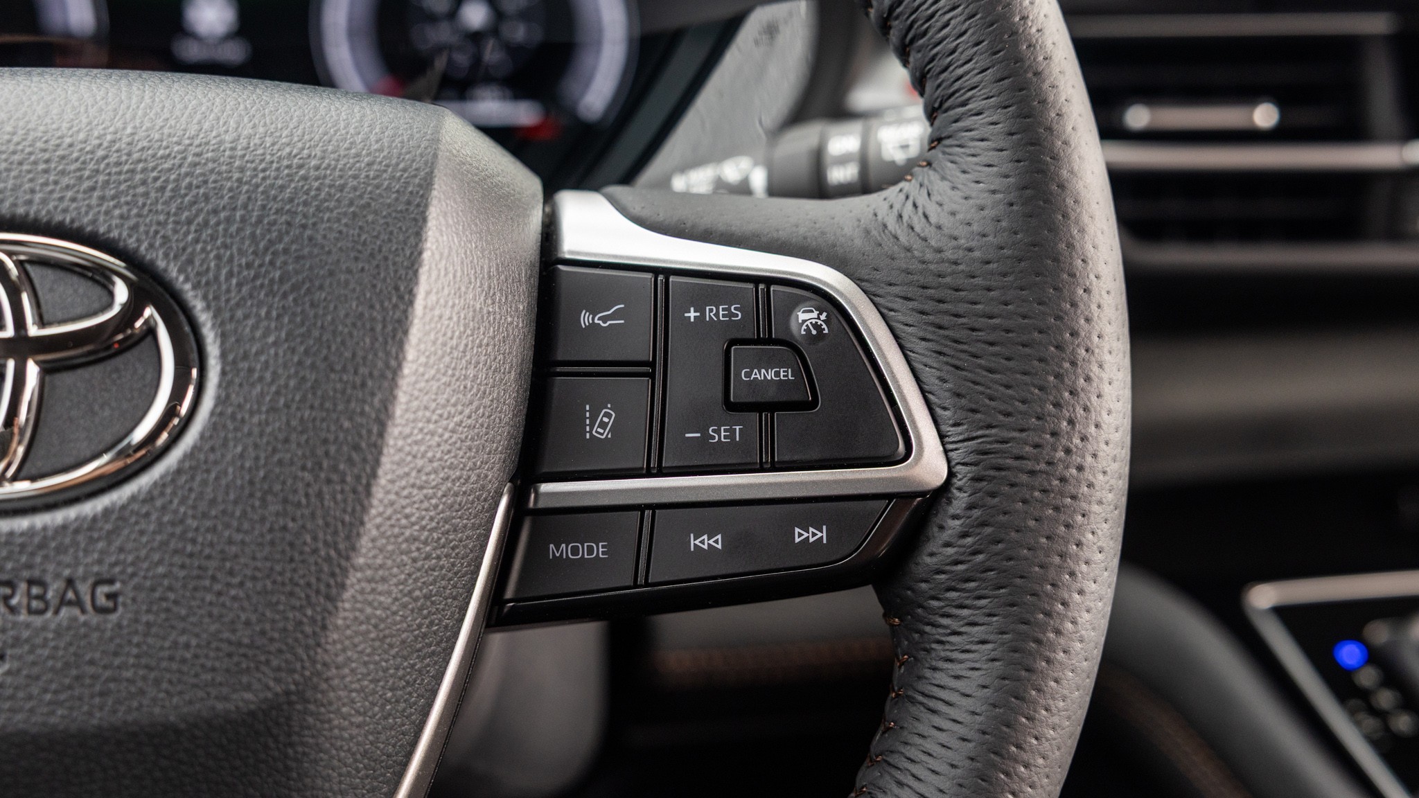 023 2025 Toyota Sienna Platinum