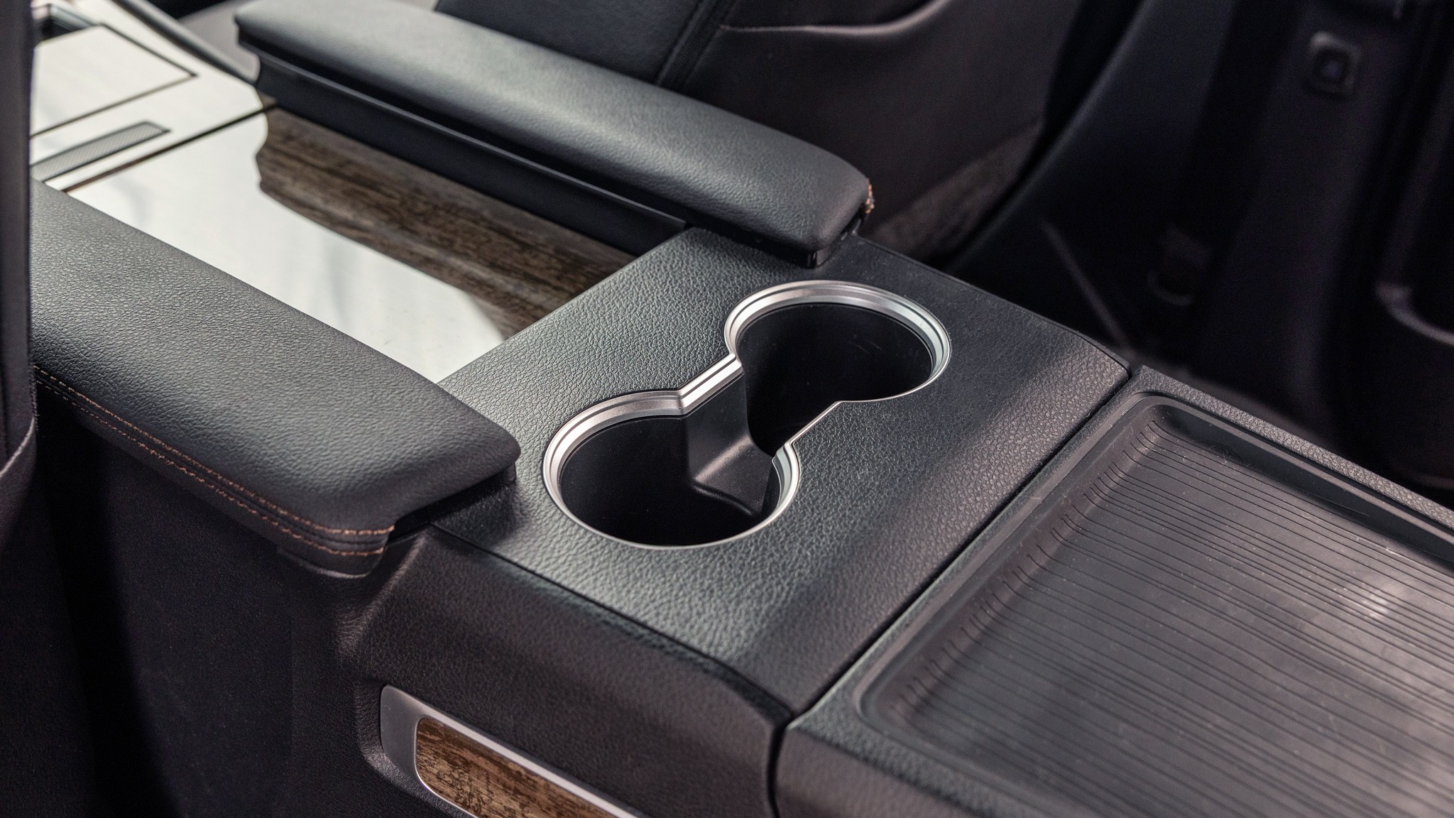 032 2025 Toyota Sienna Platinum