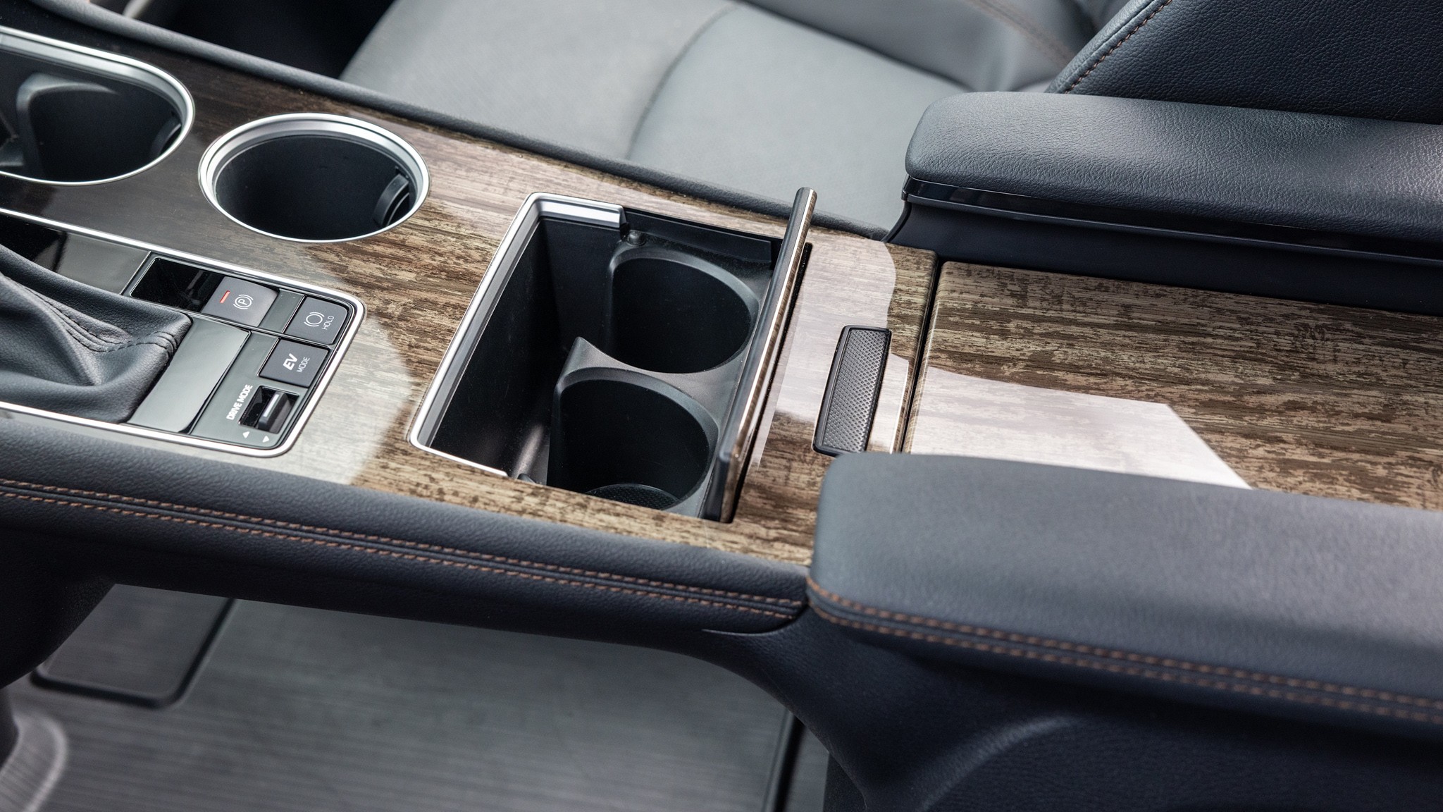 034 2025 Toyota Sienna Platinum