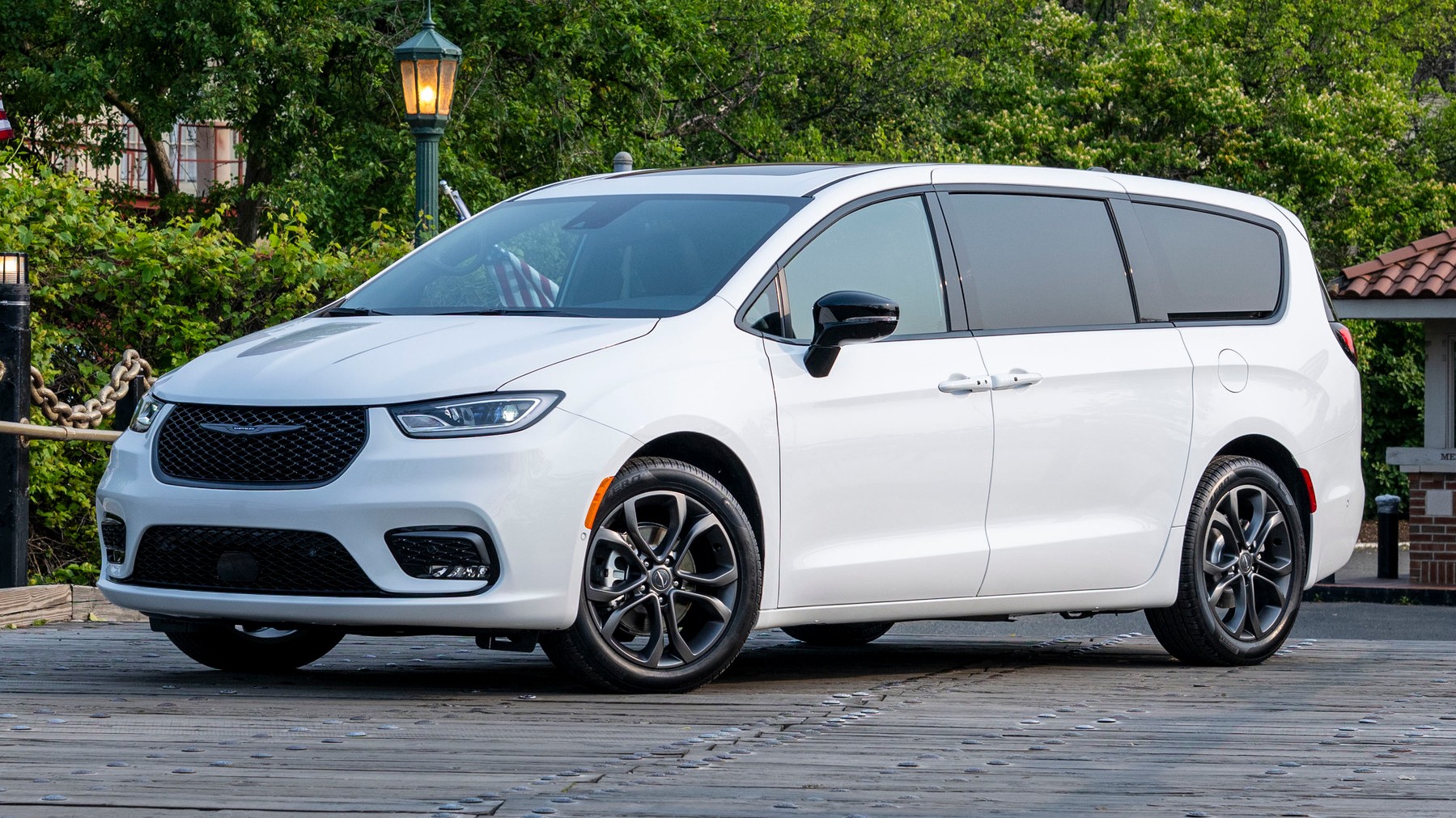 2026 Chrysler Pacifica 100th Anniversary Edition minivan 5