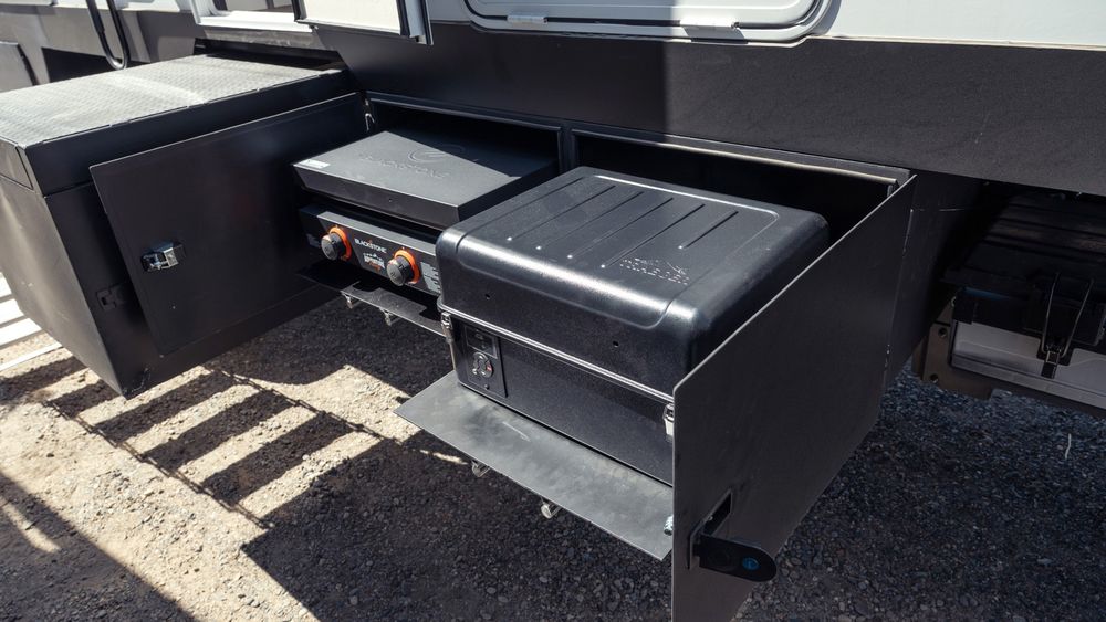 020 2024 Isuzu FTR MT3 4x4 Predator XLE