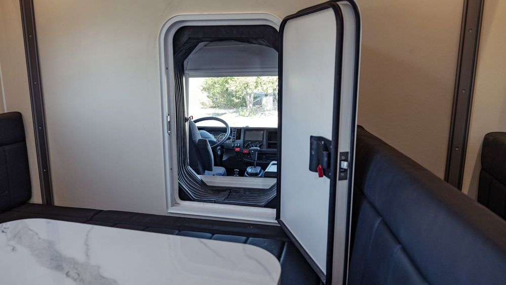 044 2024 Isuzu FTR MT3 4x4 Predator XLE