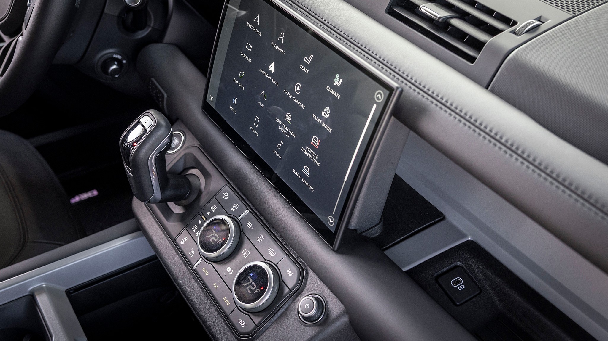 027 2025 Land Rover Defender 130