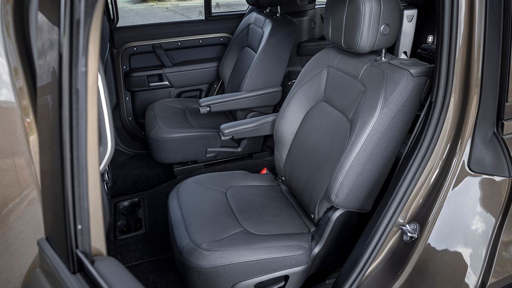 032 2025 Land Rover Defender 130