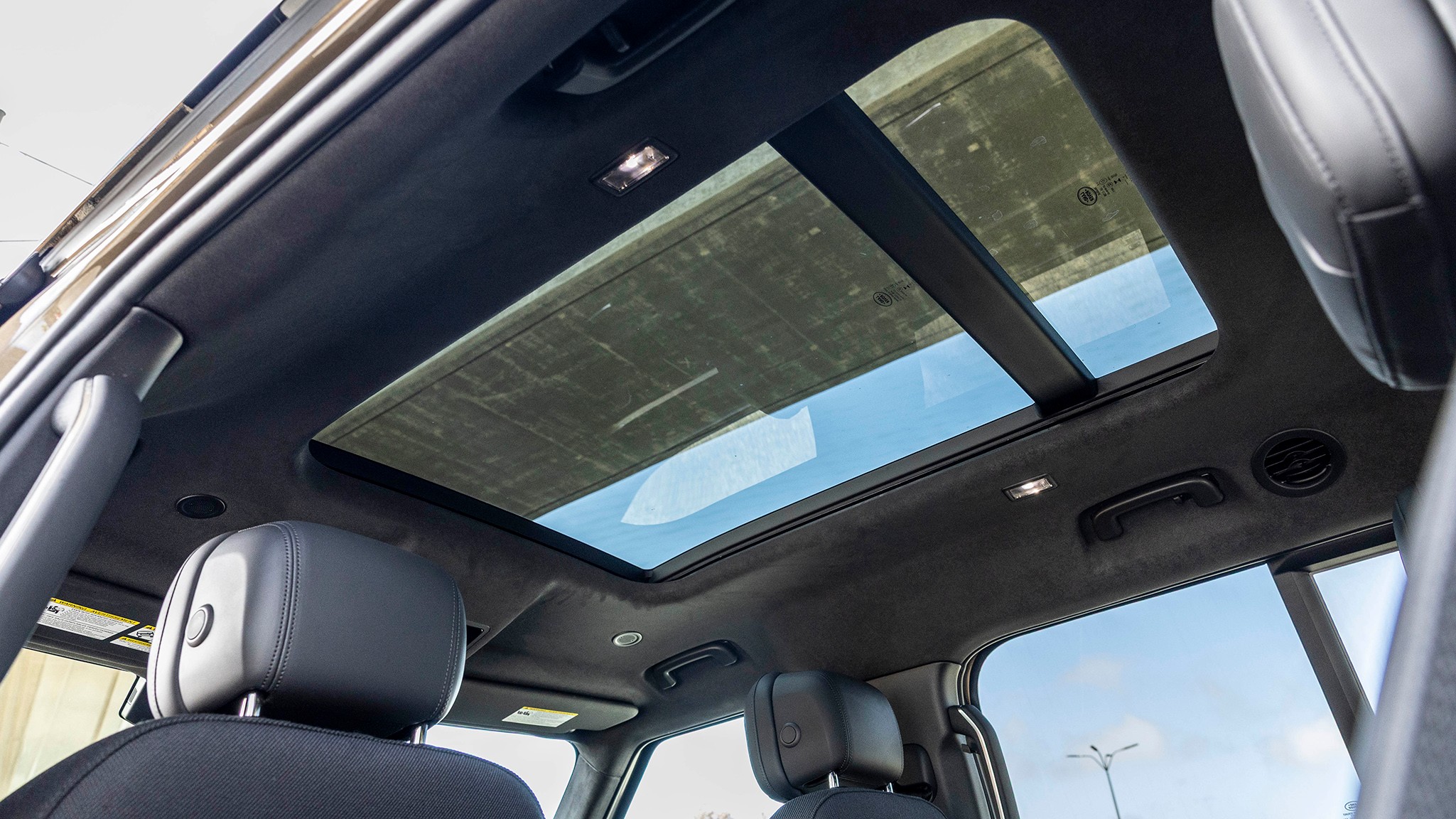 025 2025 Land Rover Defender 130