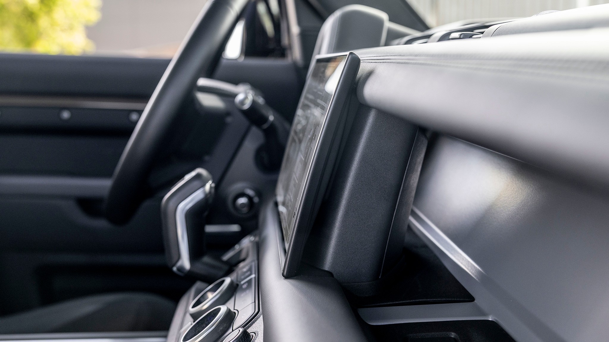 028 2025 Land Rover Defender 130