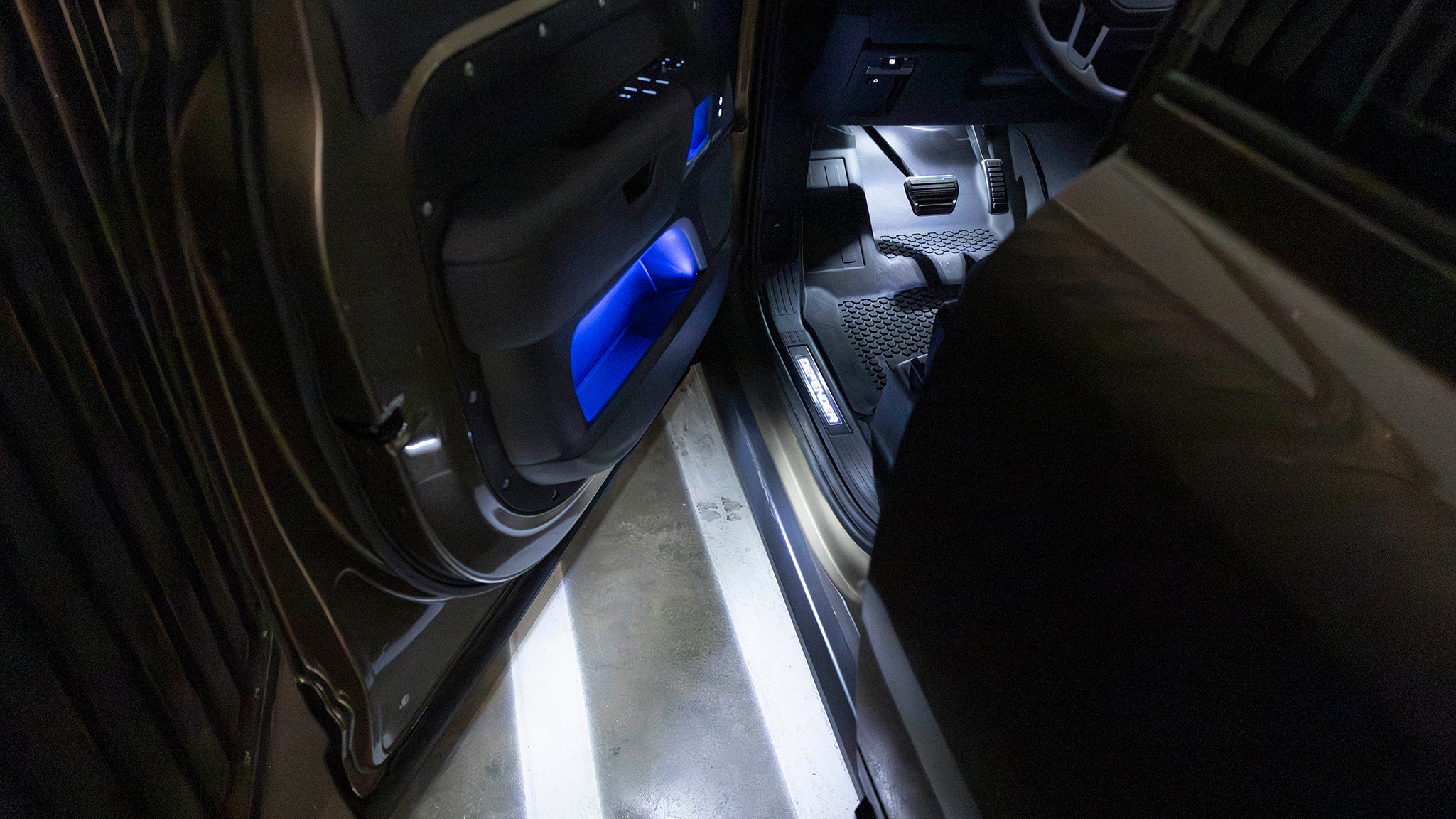 038 2025 Land Rover Defender 130