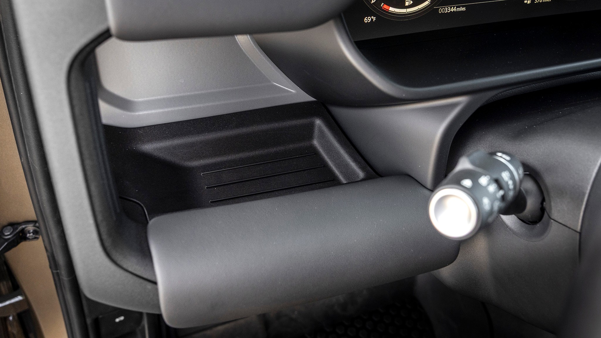 045 2025 Land Rover Defender 130