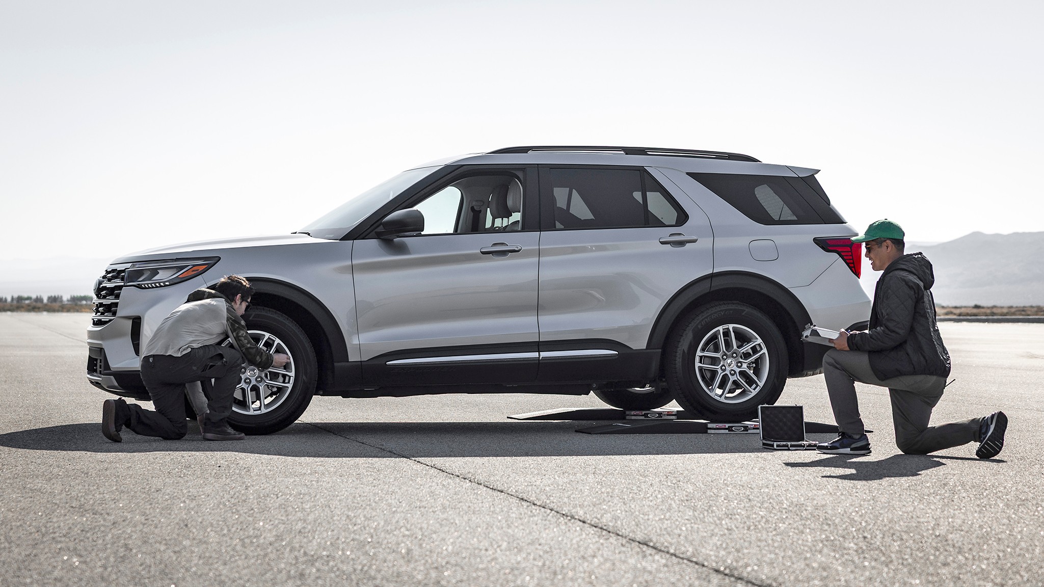 025 2025 Ford Explorer Active