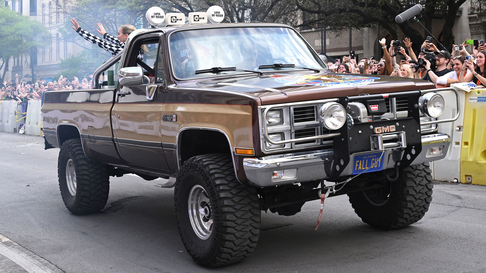 002 trucks on tv shows 1982 gmc k2500 sierra grande the fall guy