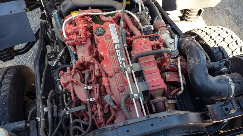 042 2024 Isuzu FTR MT3 4x4 Predator XLE