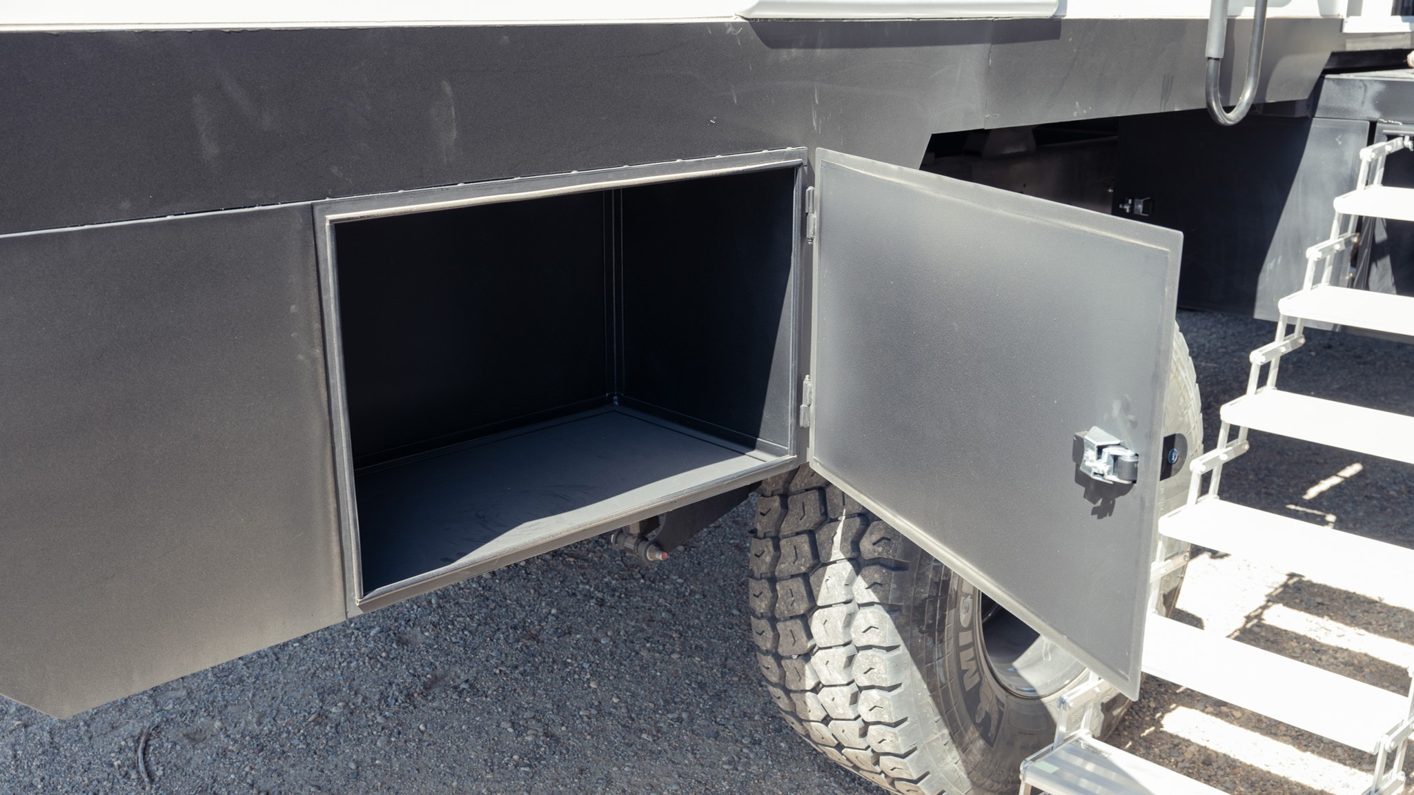 019 2024 Isuzu FTR MT3 4x4 Predator XLE