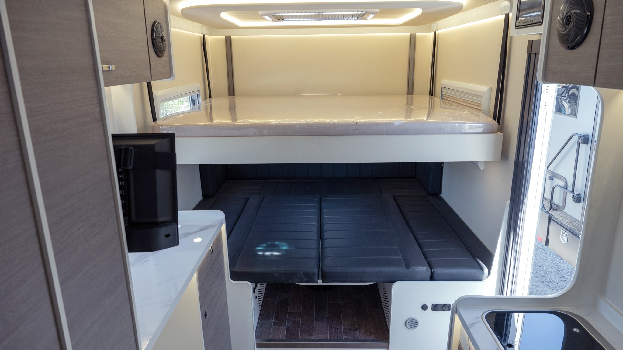 030 2024 Isuzu FTR MT3 4x4 Predator XLE