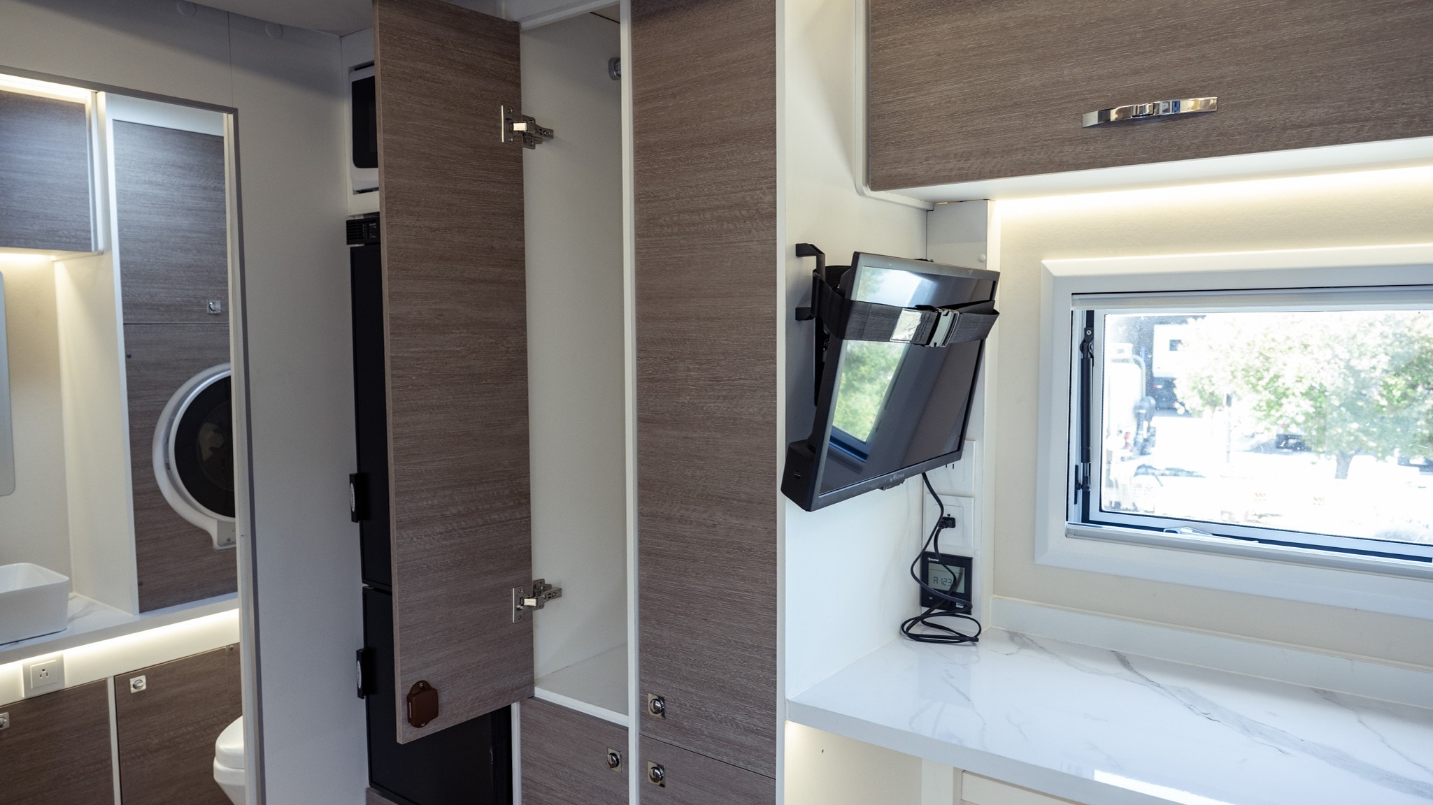 040 2024 Isuzu FTR MT3 4x4 Predator XLE