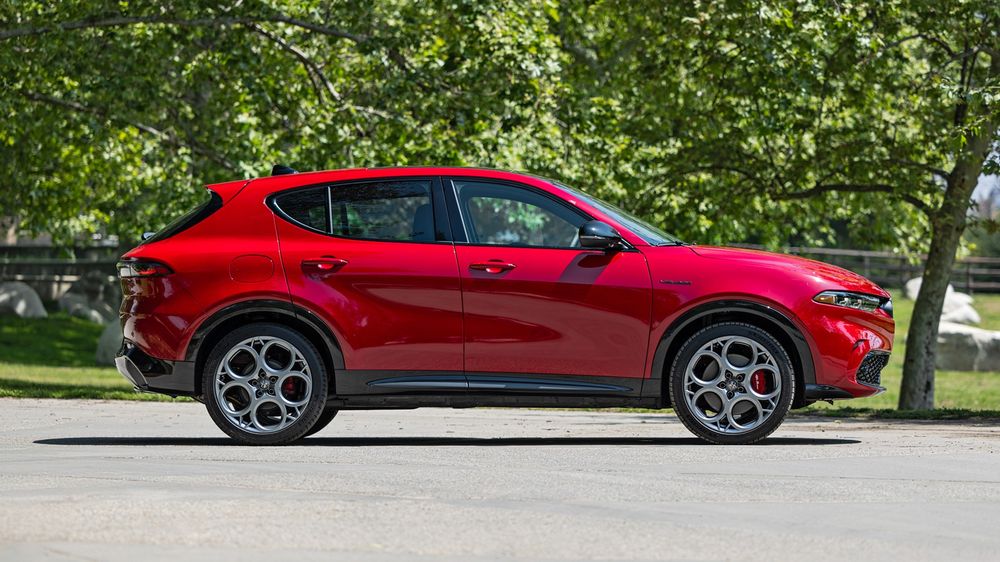 007 2025 Alfa Romeo Tonale