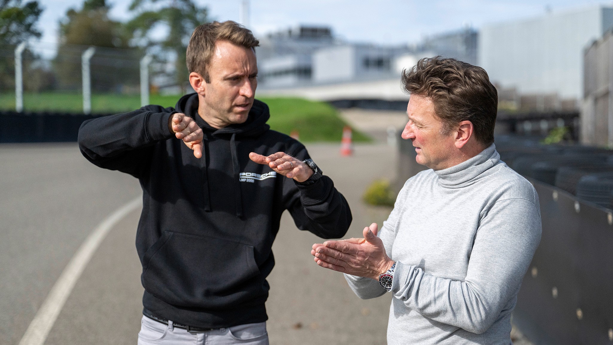 2 Porsche LMP2000 race car