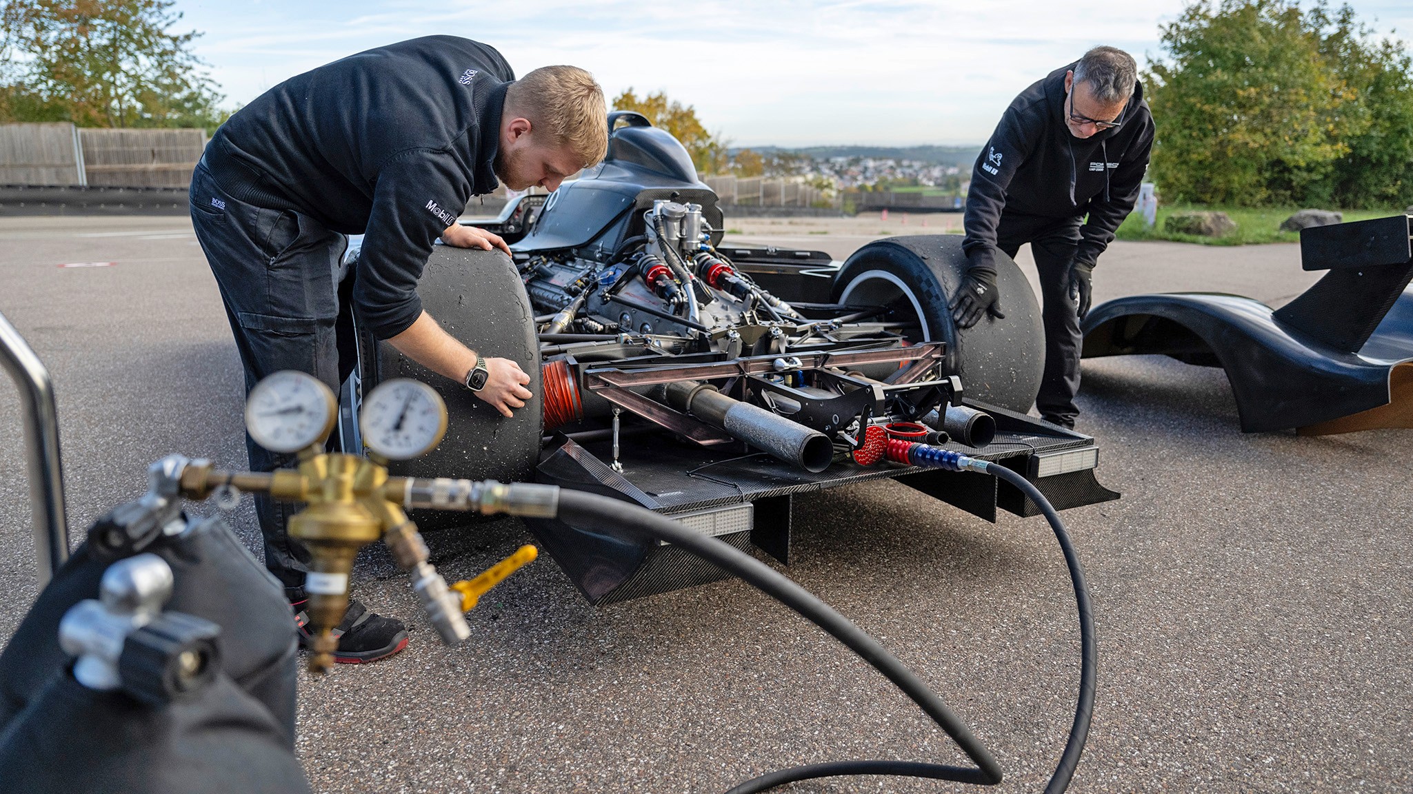 3 Porsche LMP2000 race car