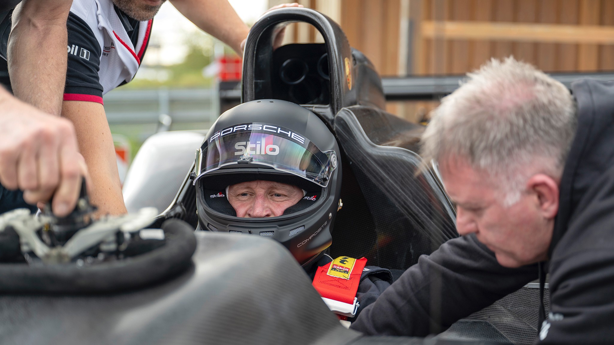 14 Porsche LMP2000 race car