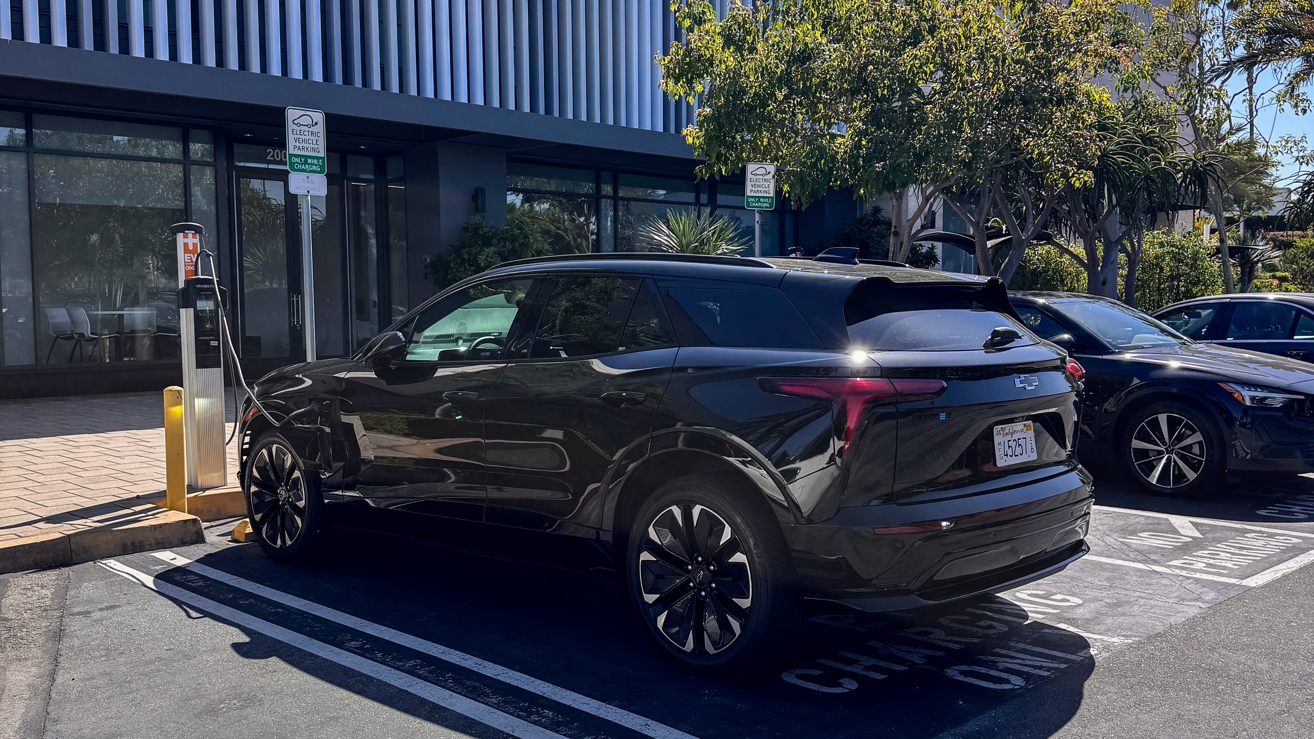 2025 chevrolet blazer ev rs rwd pros cons charging 1