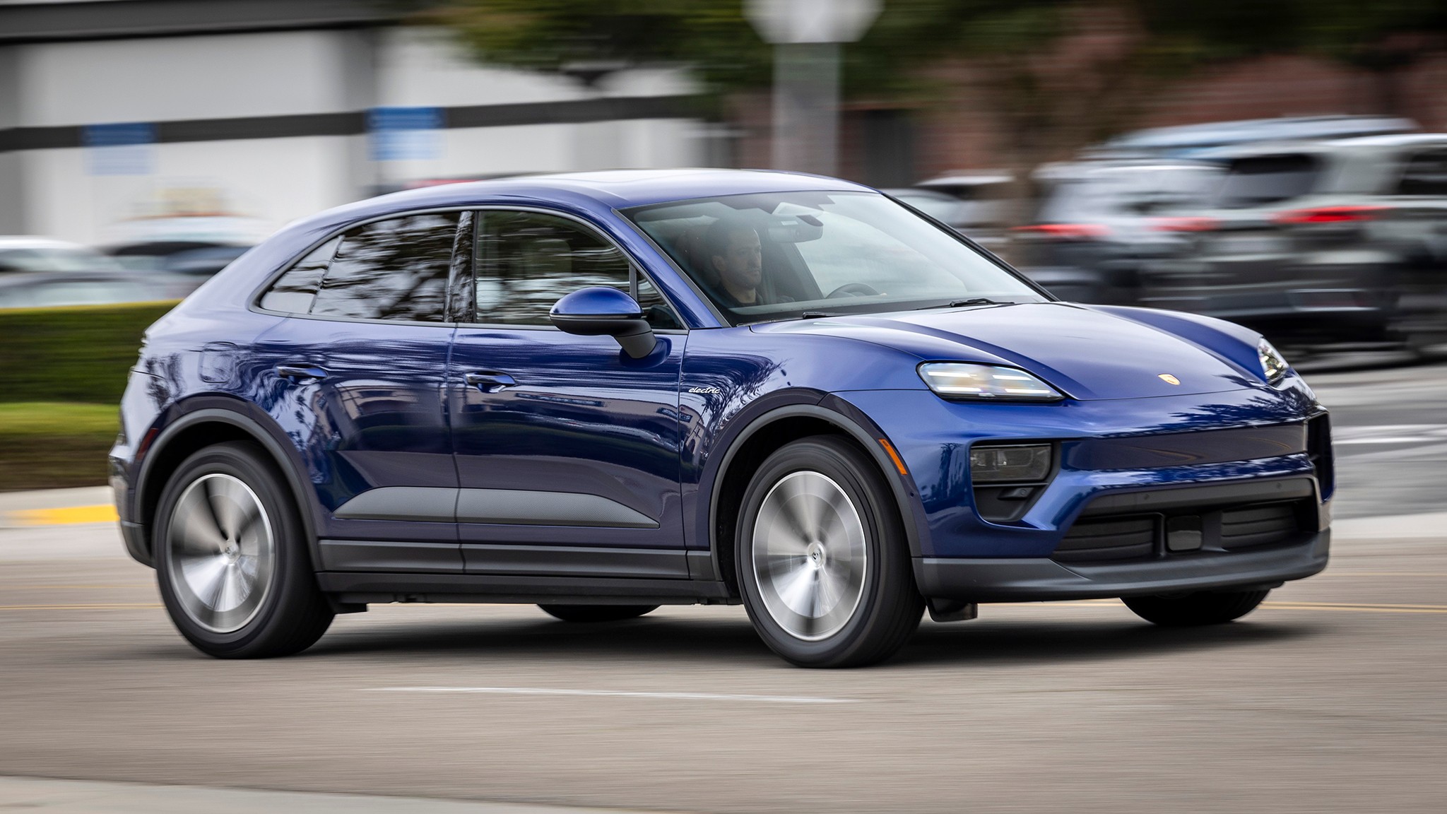 LEAD 2025 Porsche Macan 4 EV