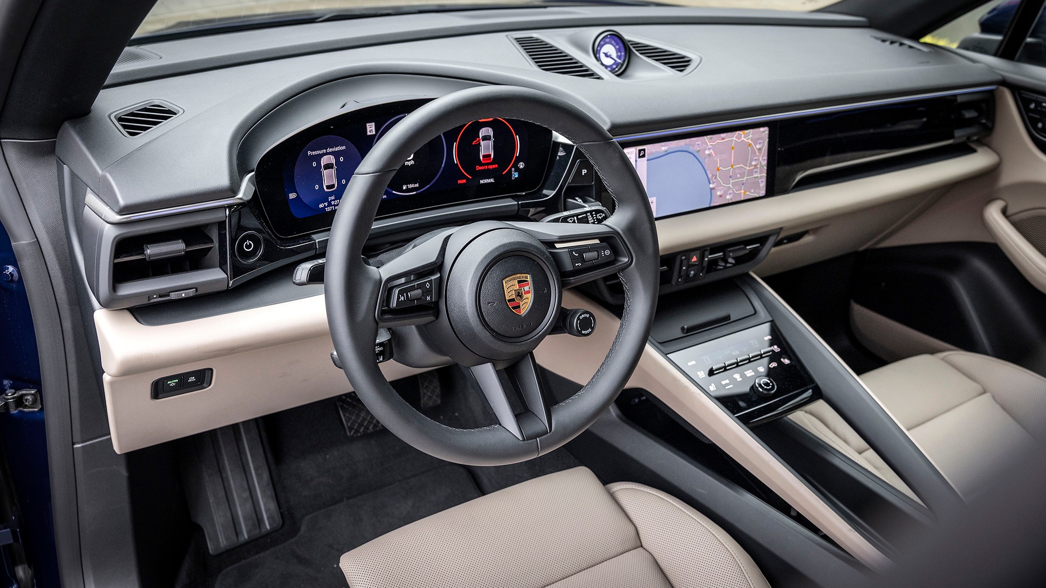 028 2025 Porsche Macan 4 EV