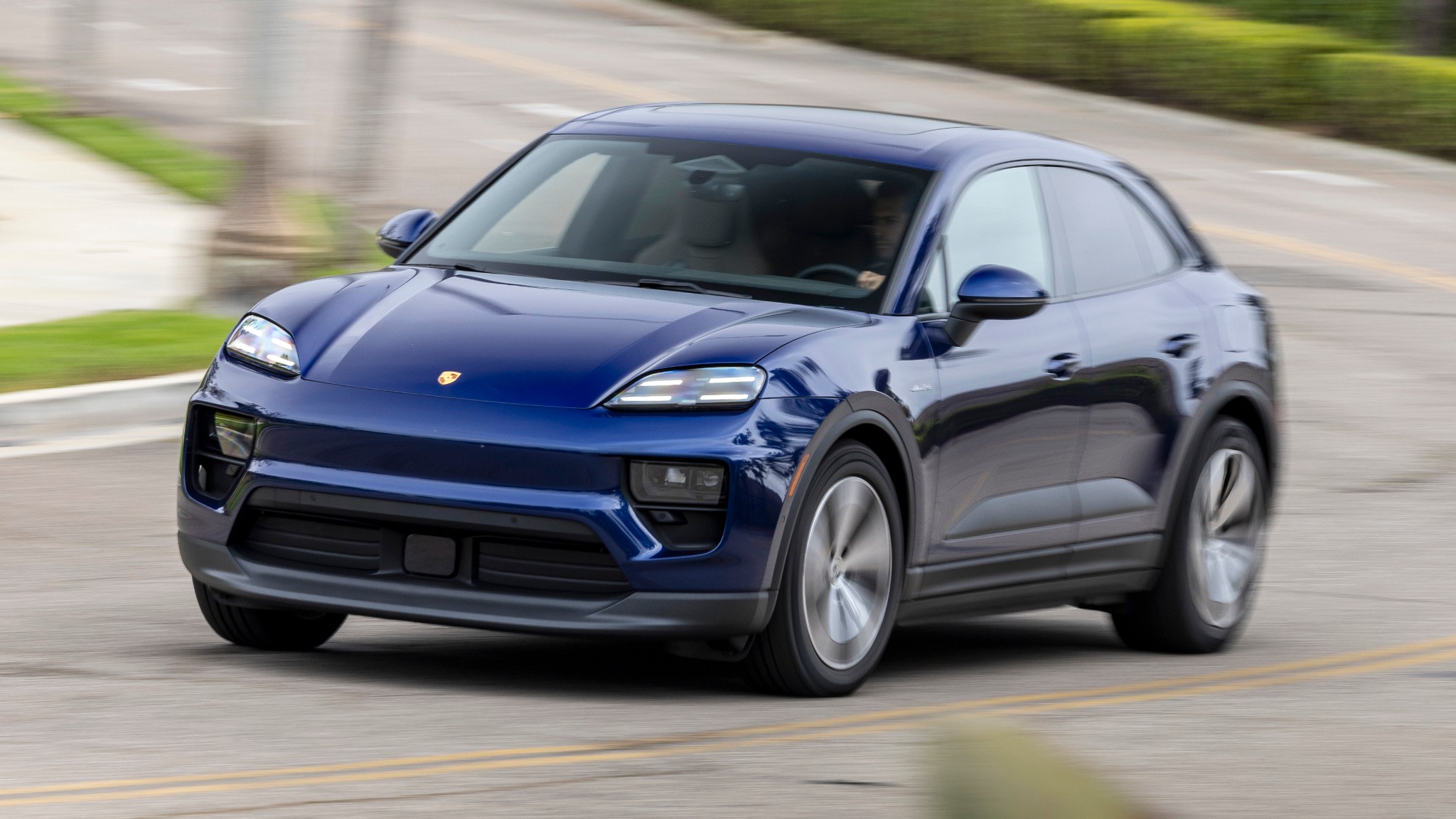 014 2025 Porsche Macan 4 EV