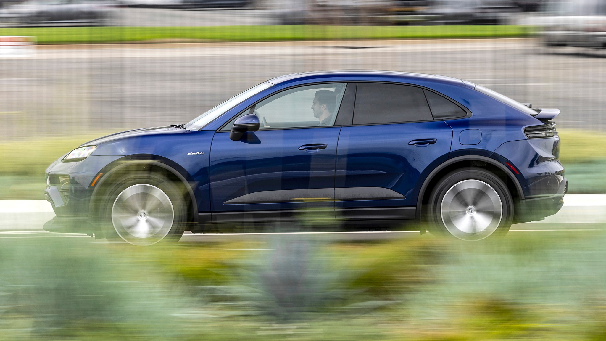 006 2025 Porsche Macan 4 EV
