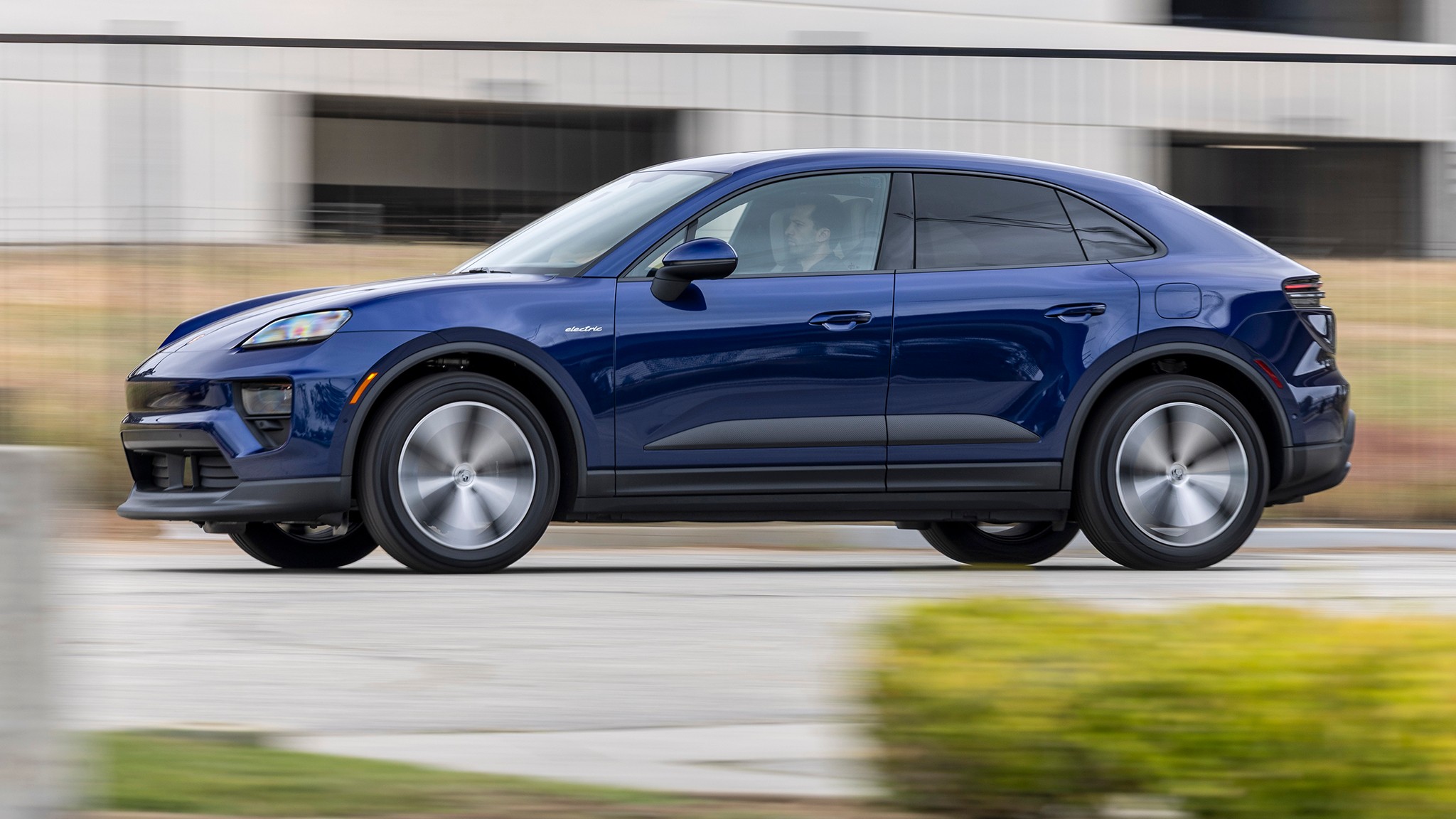 003 2025 Porsche Macan 4 EV