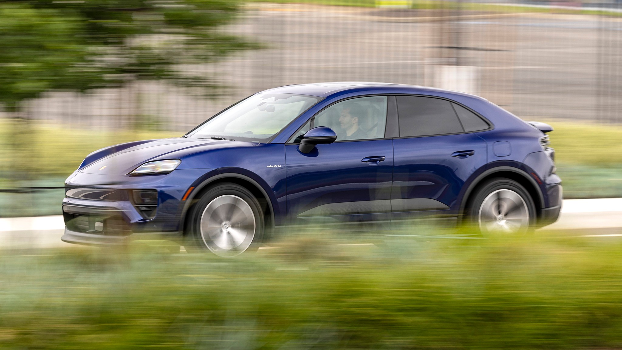 007 2025 Porsche Macan 4 EV