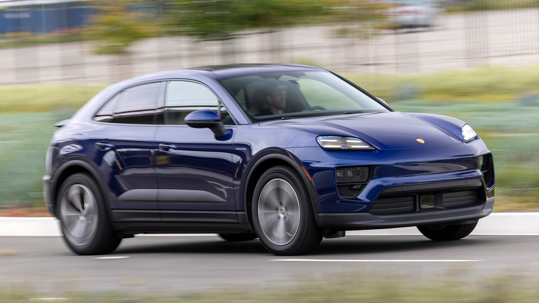 008 2025 Porsche Macan 4 EV
