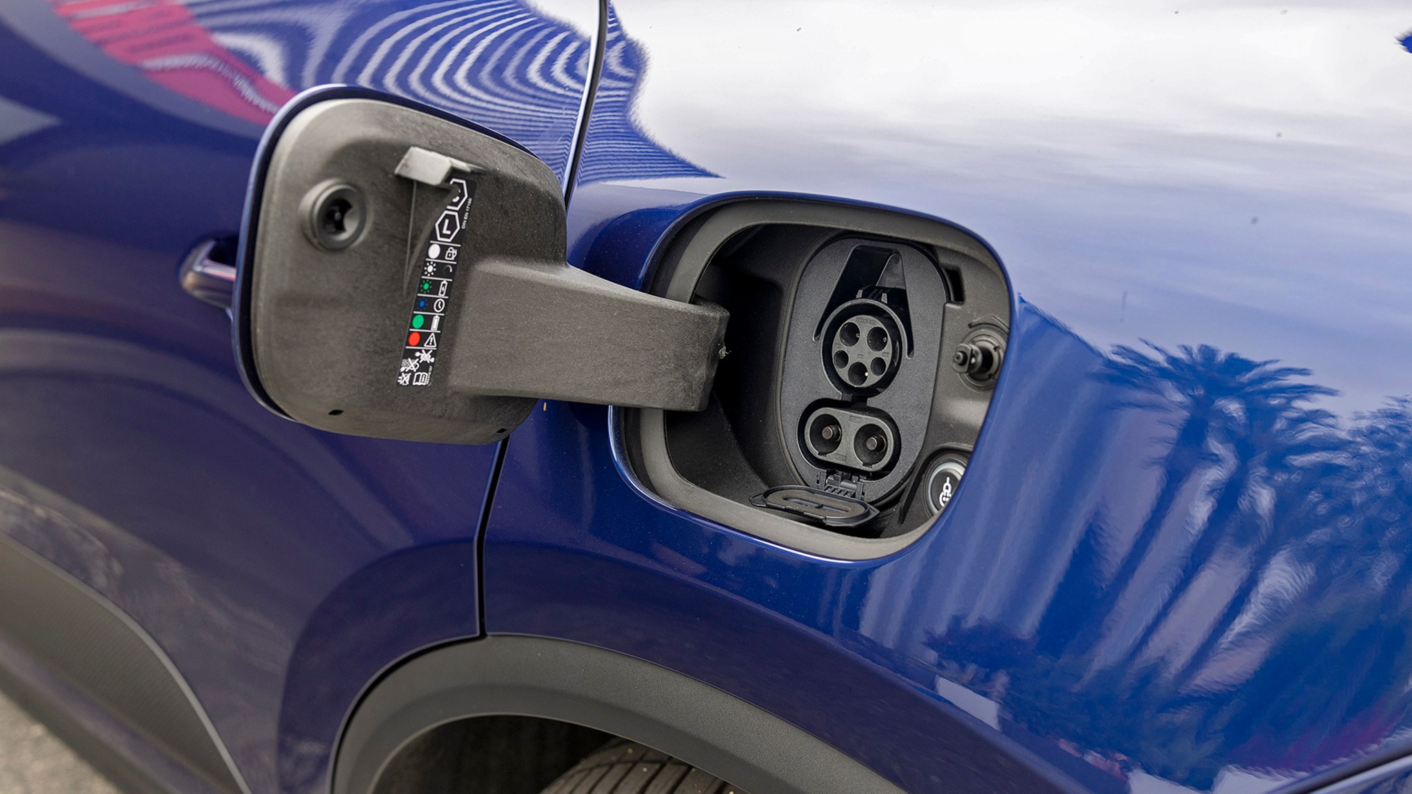 020 2025 Porsche Macan 4 EV