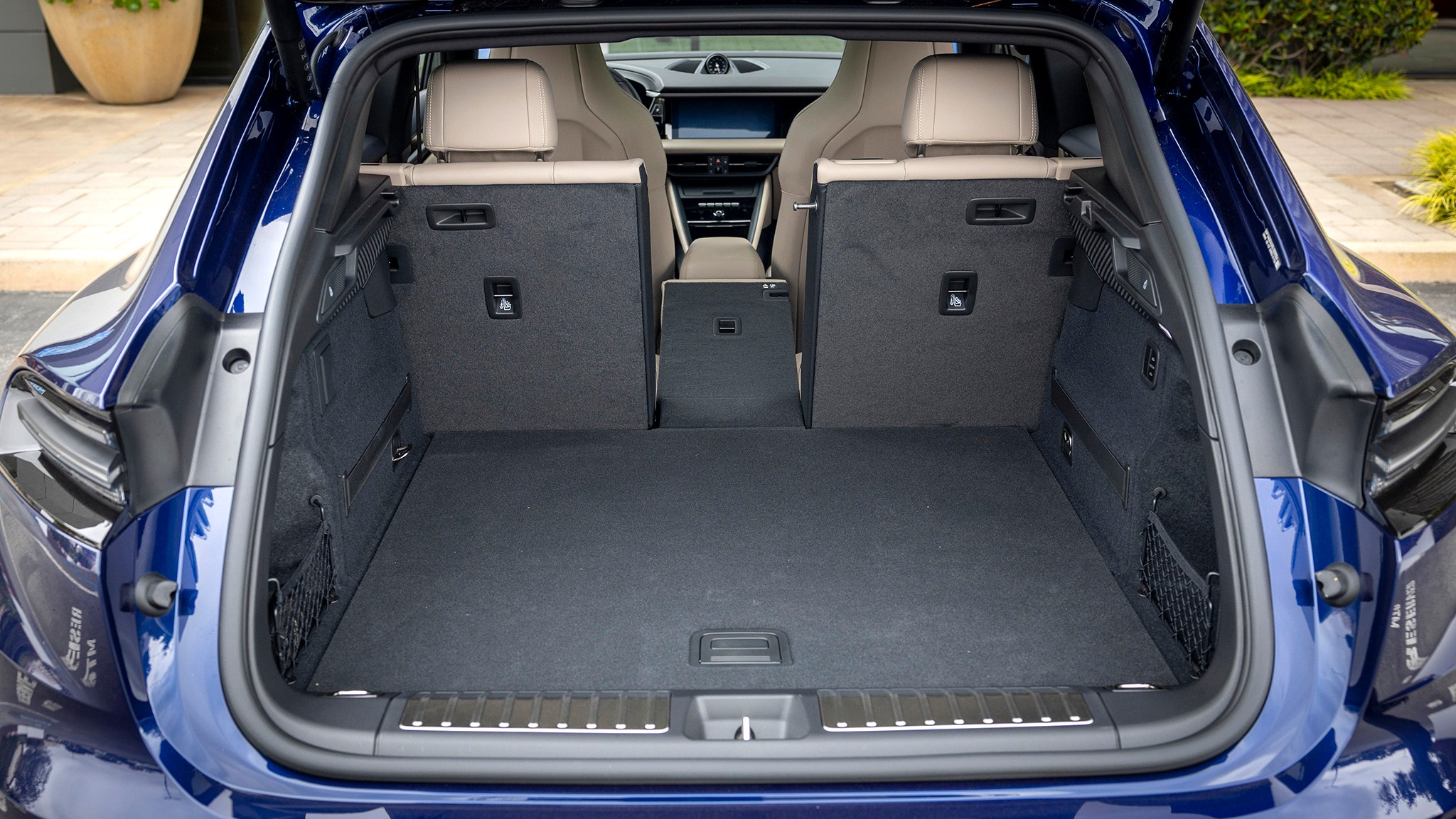 021 2025 Porsche Macan 4 EV