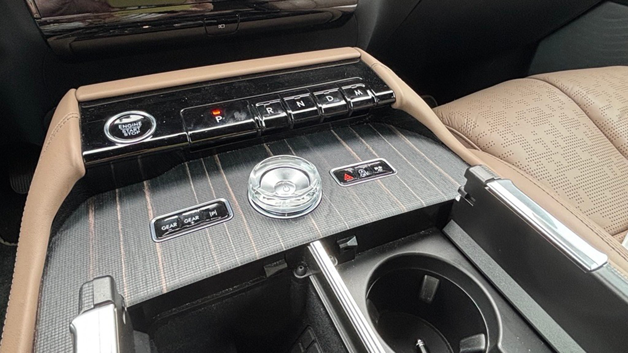 2025 Lincoln Navigator piano keys