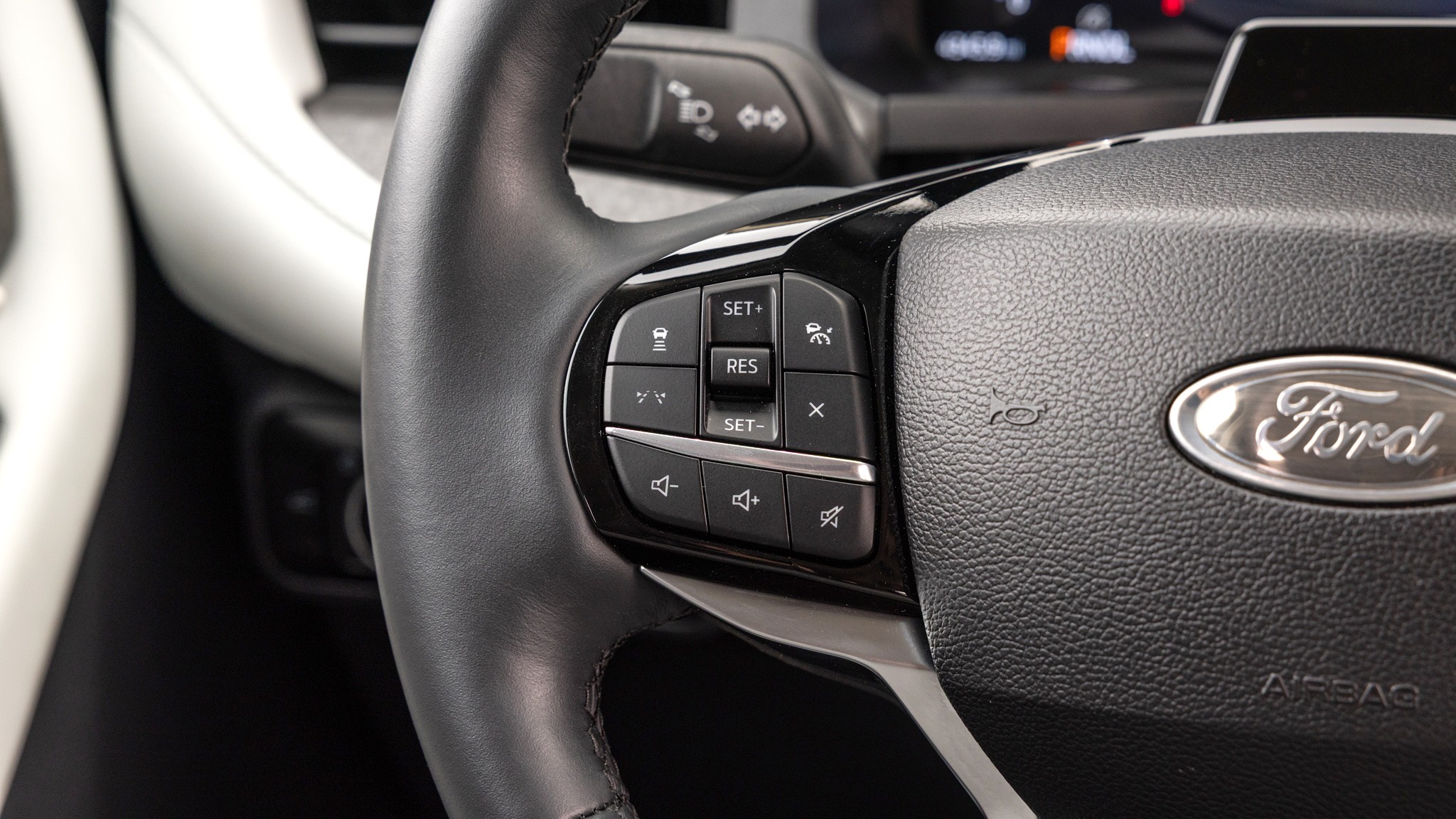 023 2025 Ford Explorer Platinum