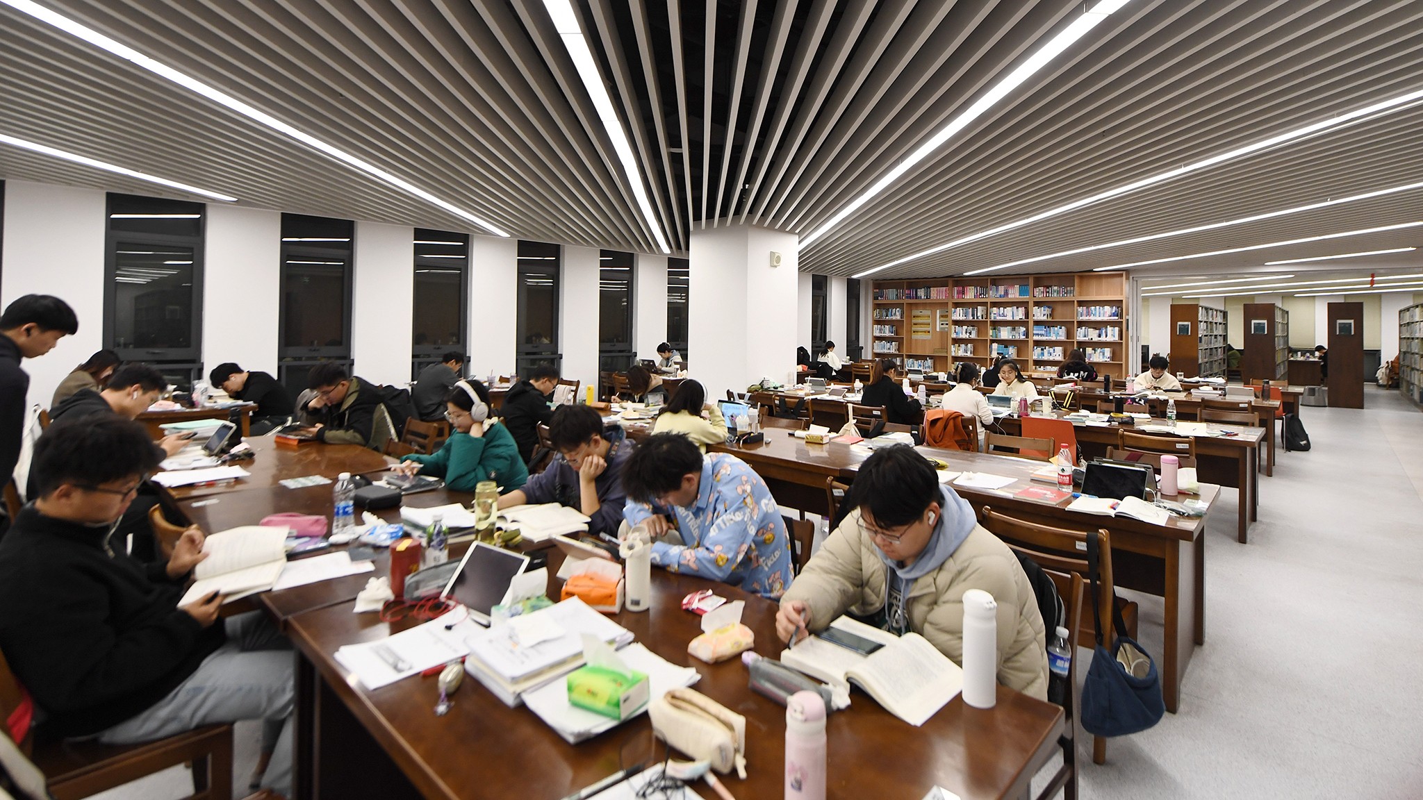 GettyImages Chinese Students Studying in Library