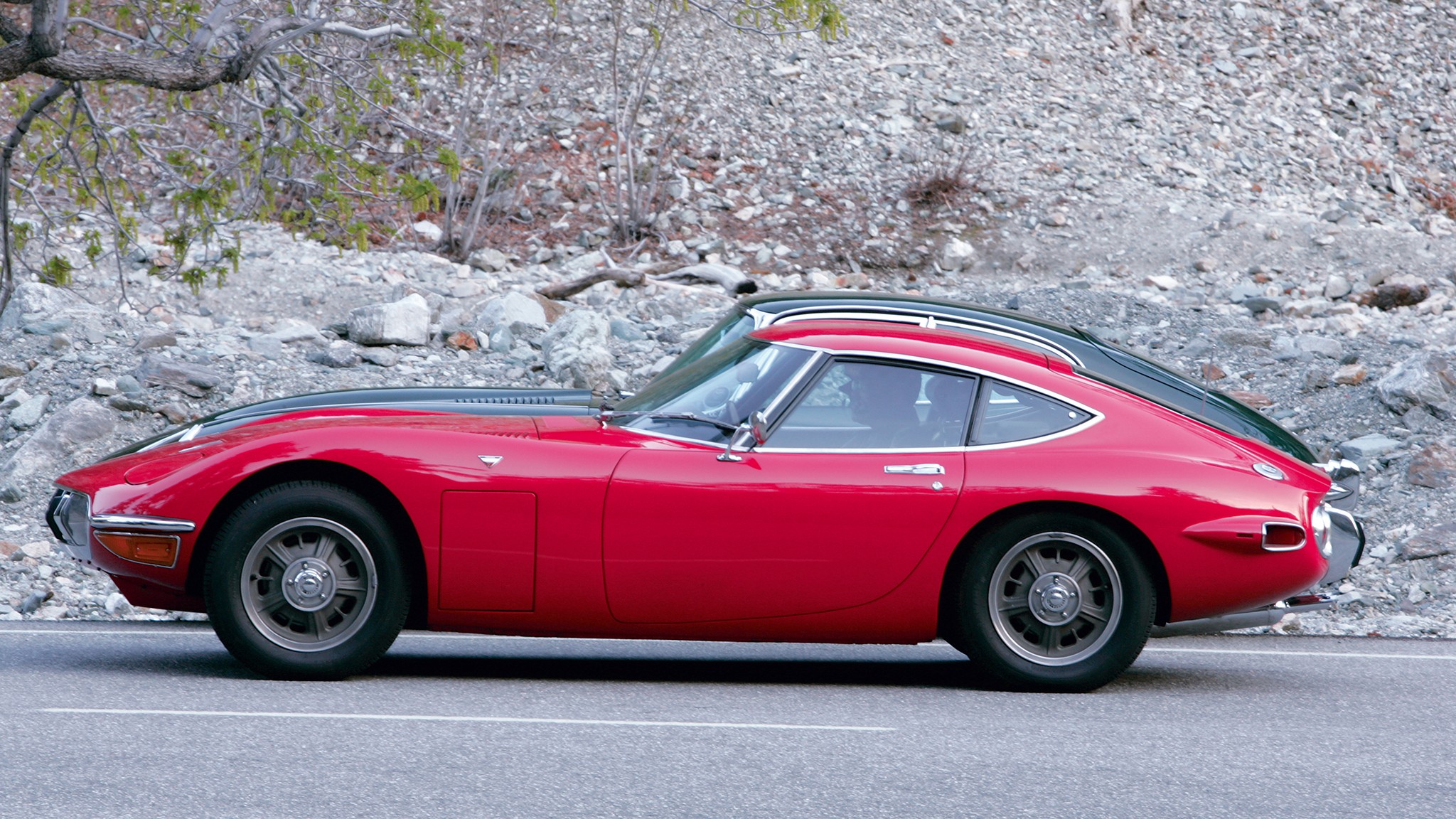 007 1969 toyota 2000 gt vs 1965 jaguar e type