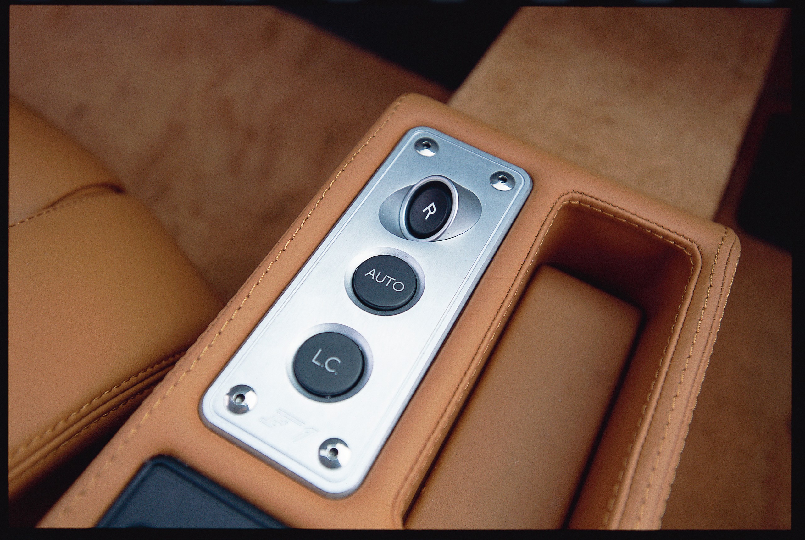 009 2005 ford gt vs ferrari f 430