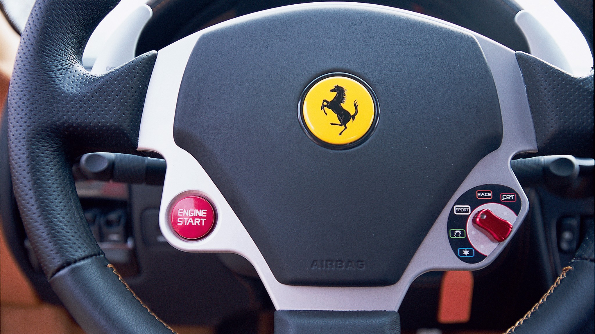 010 2005 ford gt vs ferrari f 430