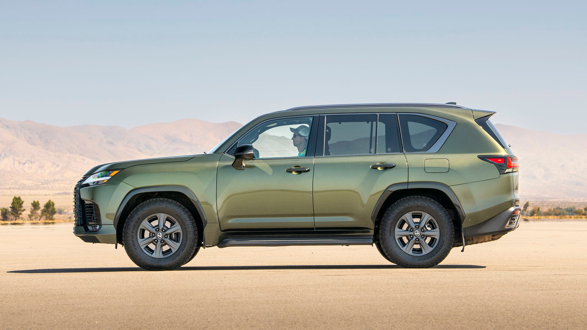 002 2025 Lexus LX 700h Overtrail