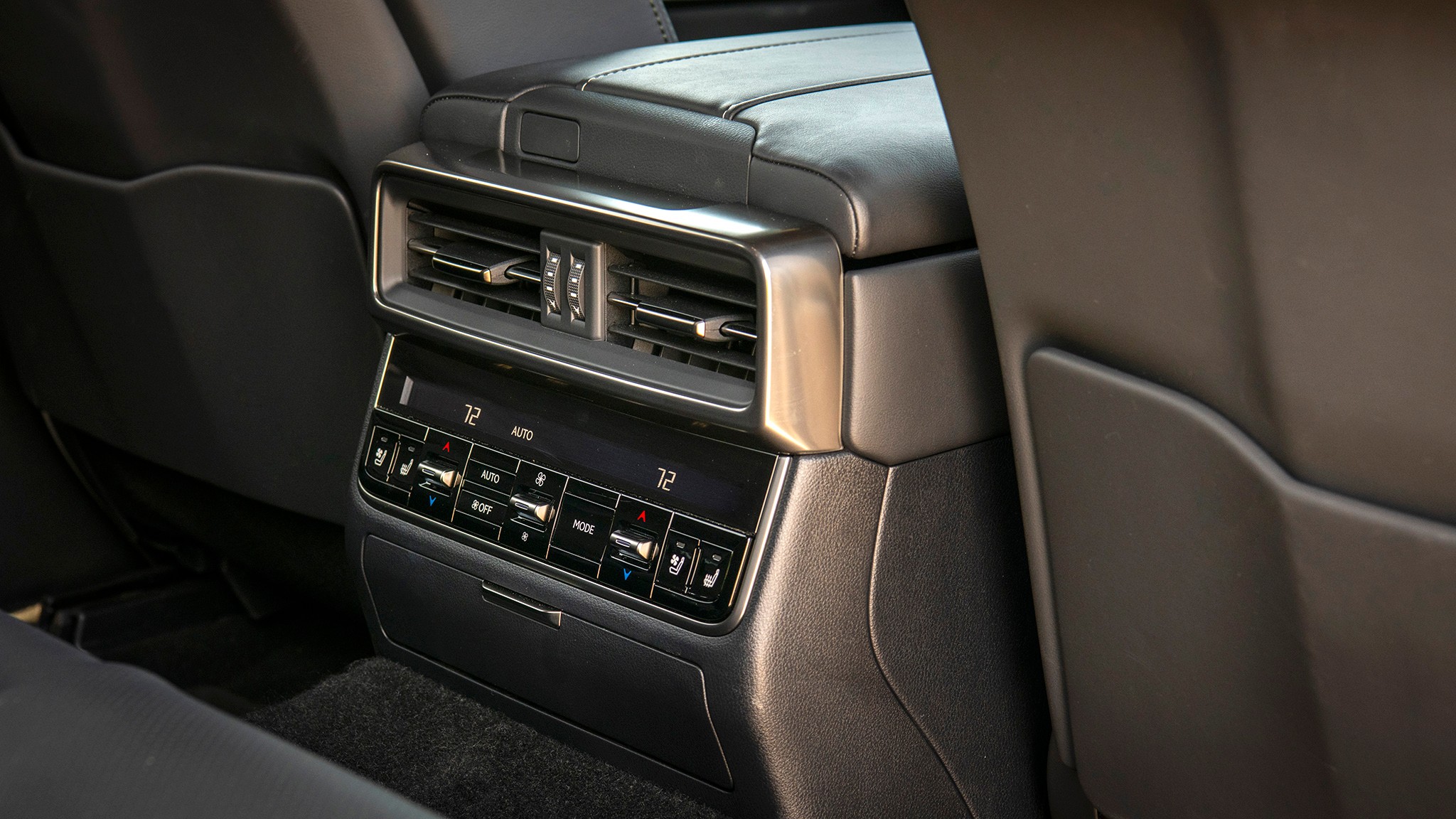 023 2025 Lexus LX 700h Overtrail