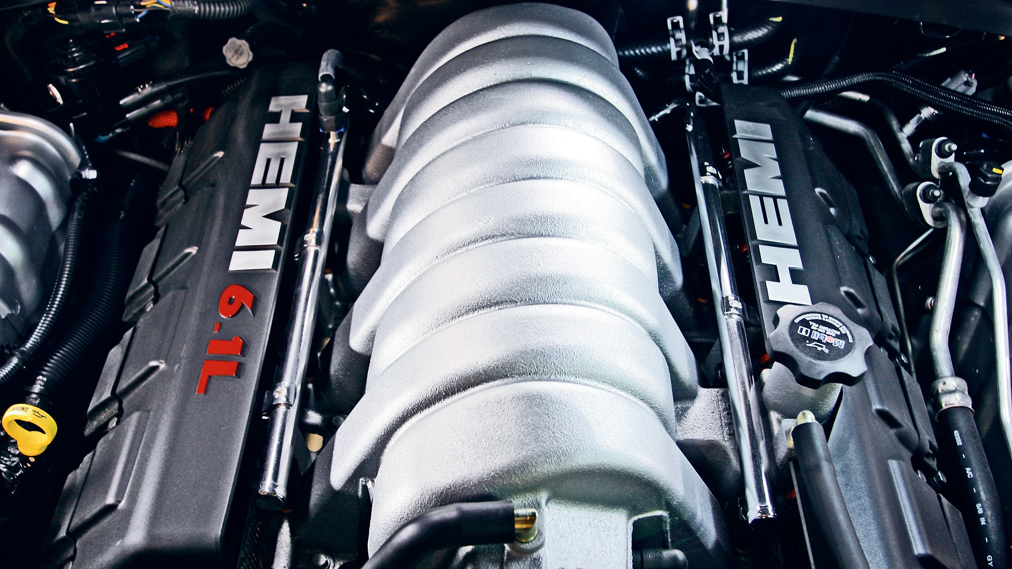 019 2006 dodge charger srt8 2005 pontiac gto